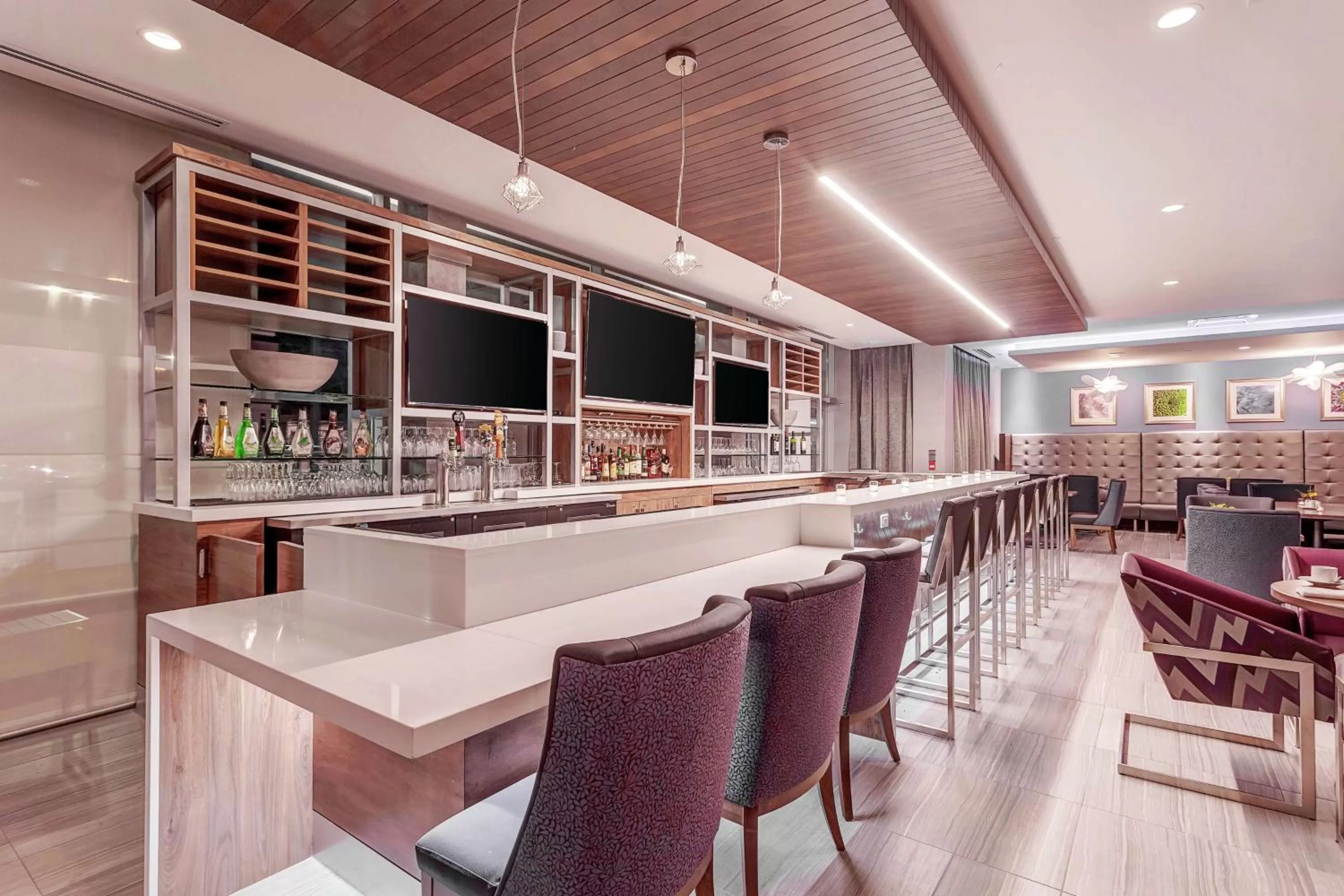 Lounge or bar in Hilton Garden Inn Toronto/Brampton West, Ontario, Canada