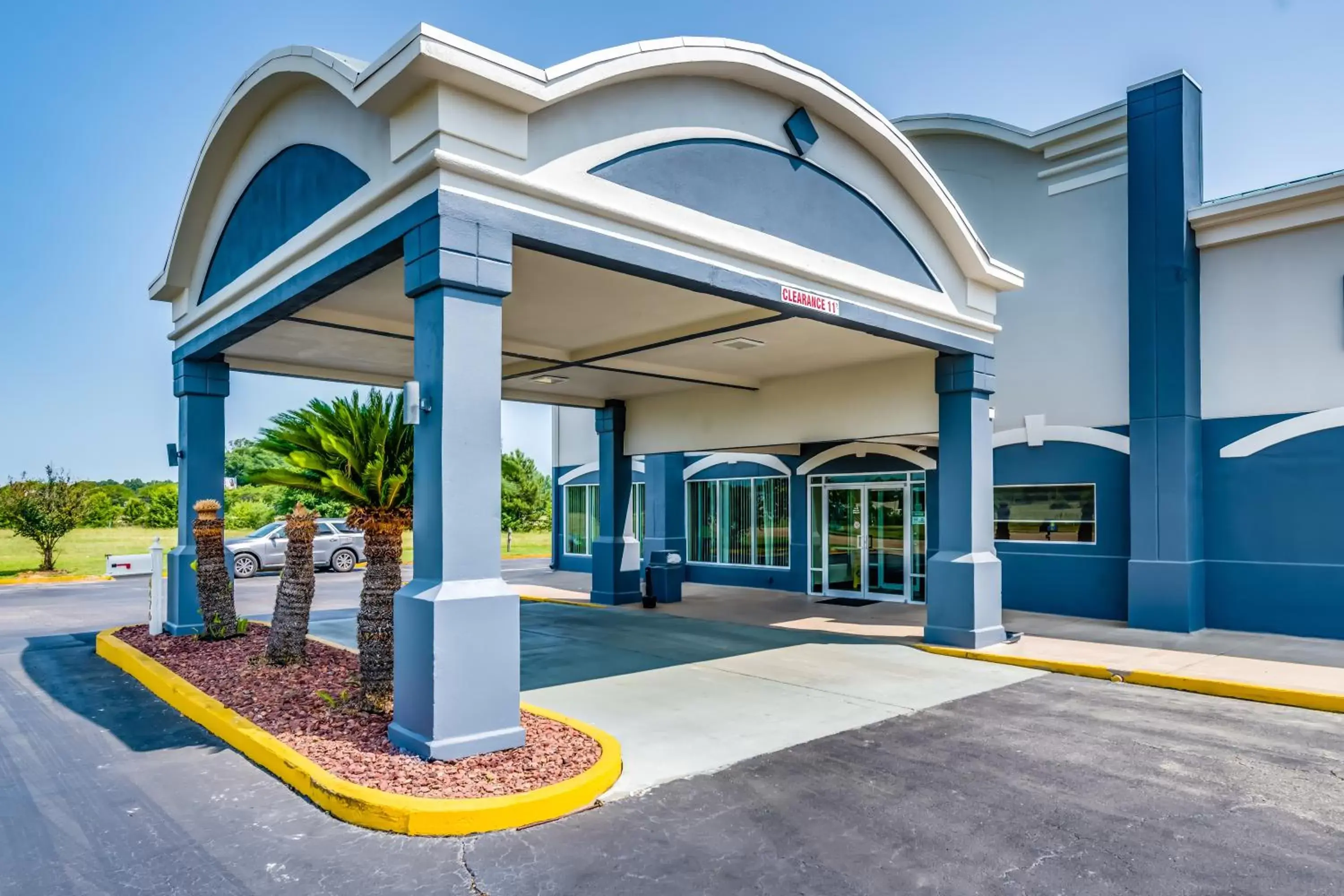 Property building in Days Inn by Wyndham Coliseum Montgomery AL Property building in Days Inn by Wyndham Coliseum Montgomery AL