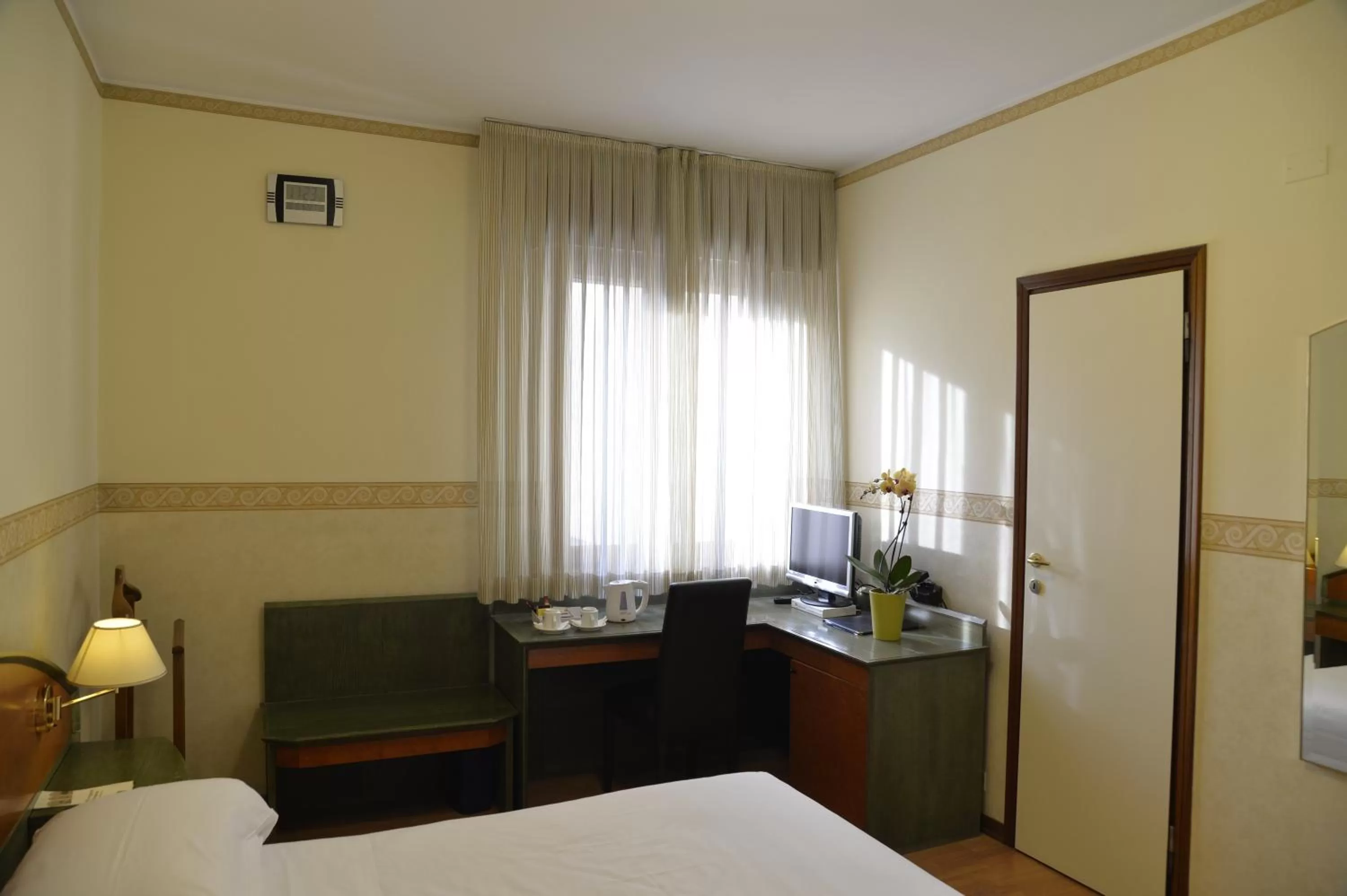 Photo of the whole room, Bed in Best Western Plus Soave Hotel