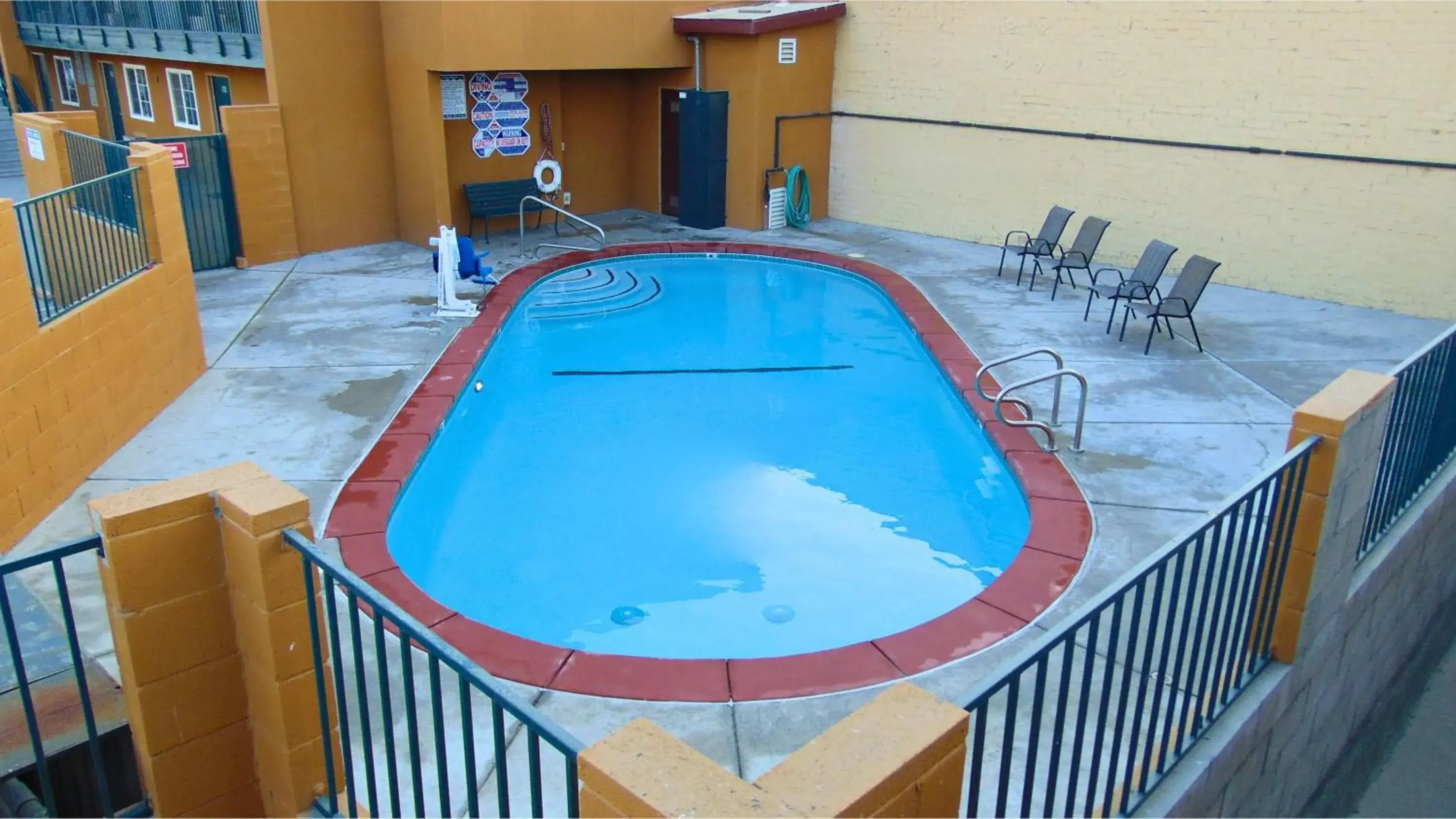 Swimming Pool in Corcoran Country Inn
