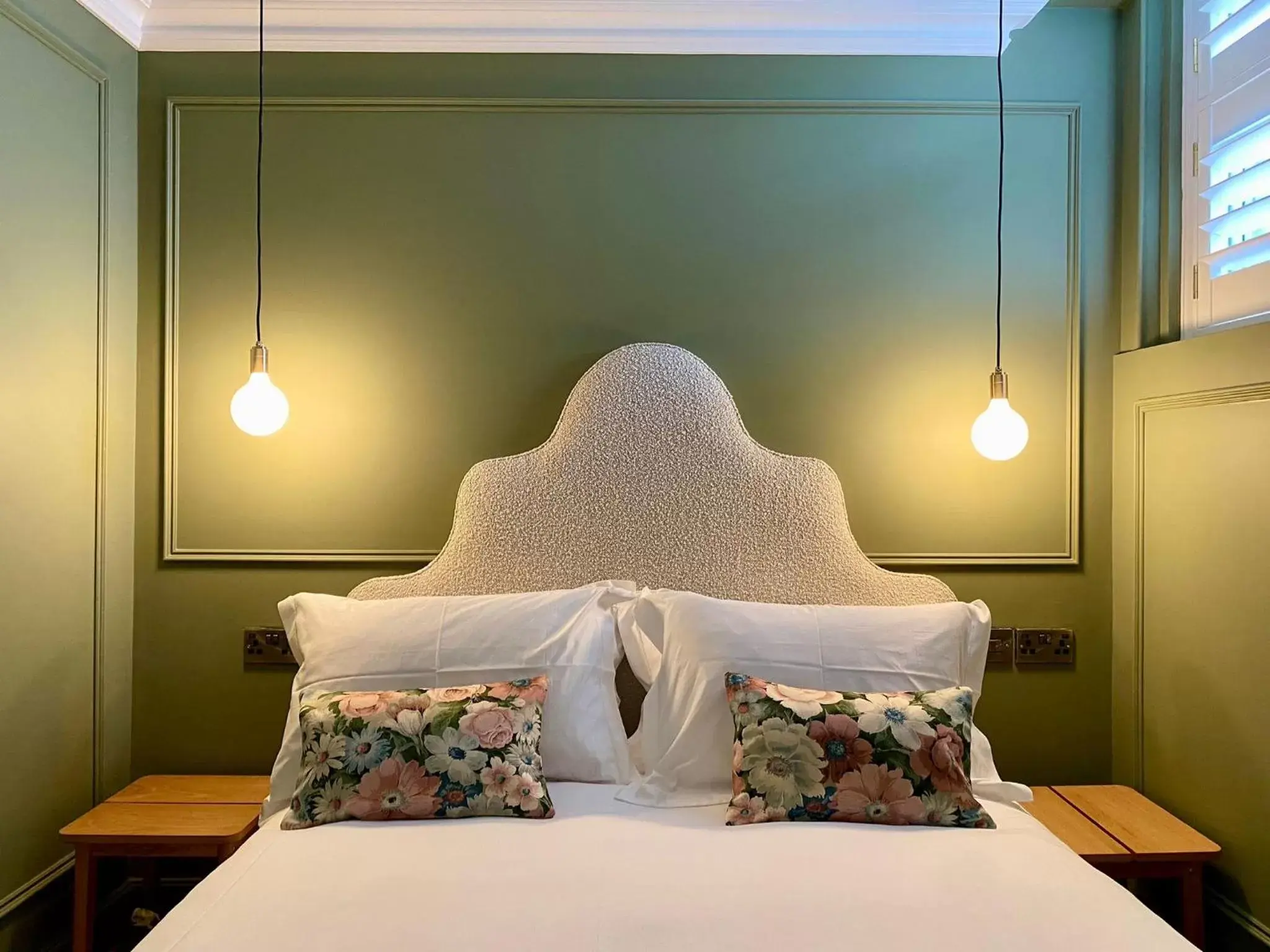 Bed in Railway House York by Chateau Anna