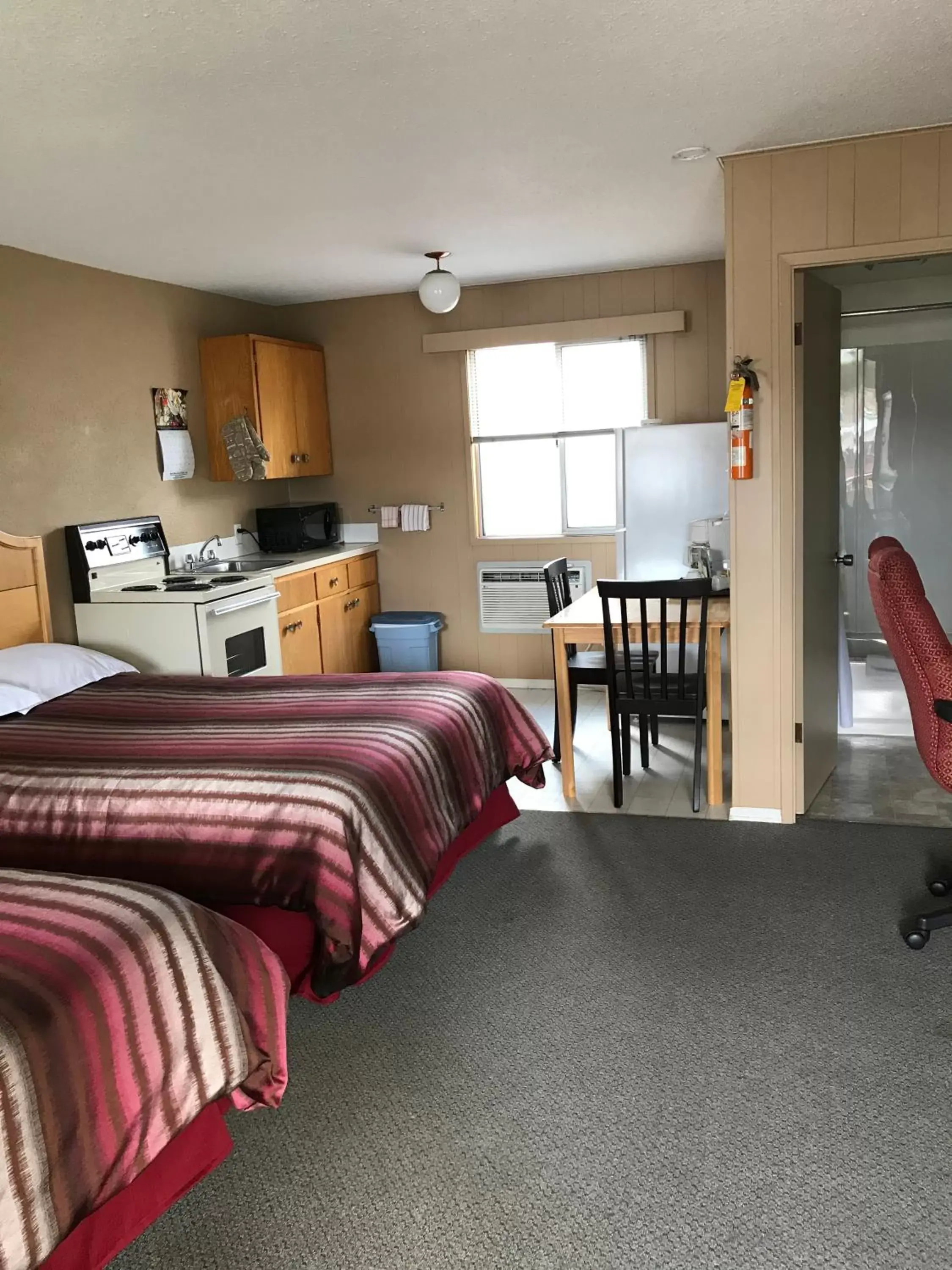 Photo of the whole room, Seating Area in Bulkley Valley Motel