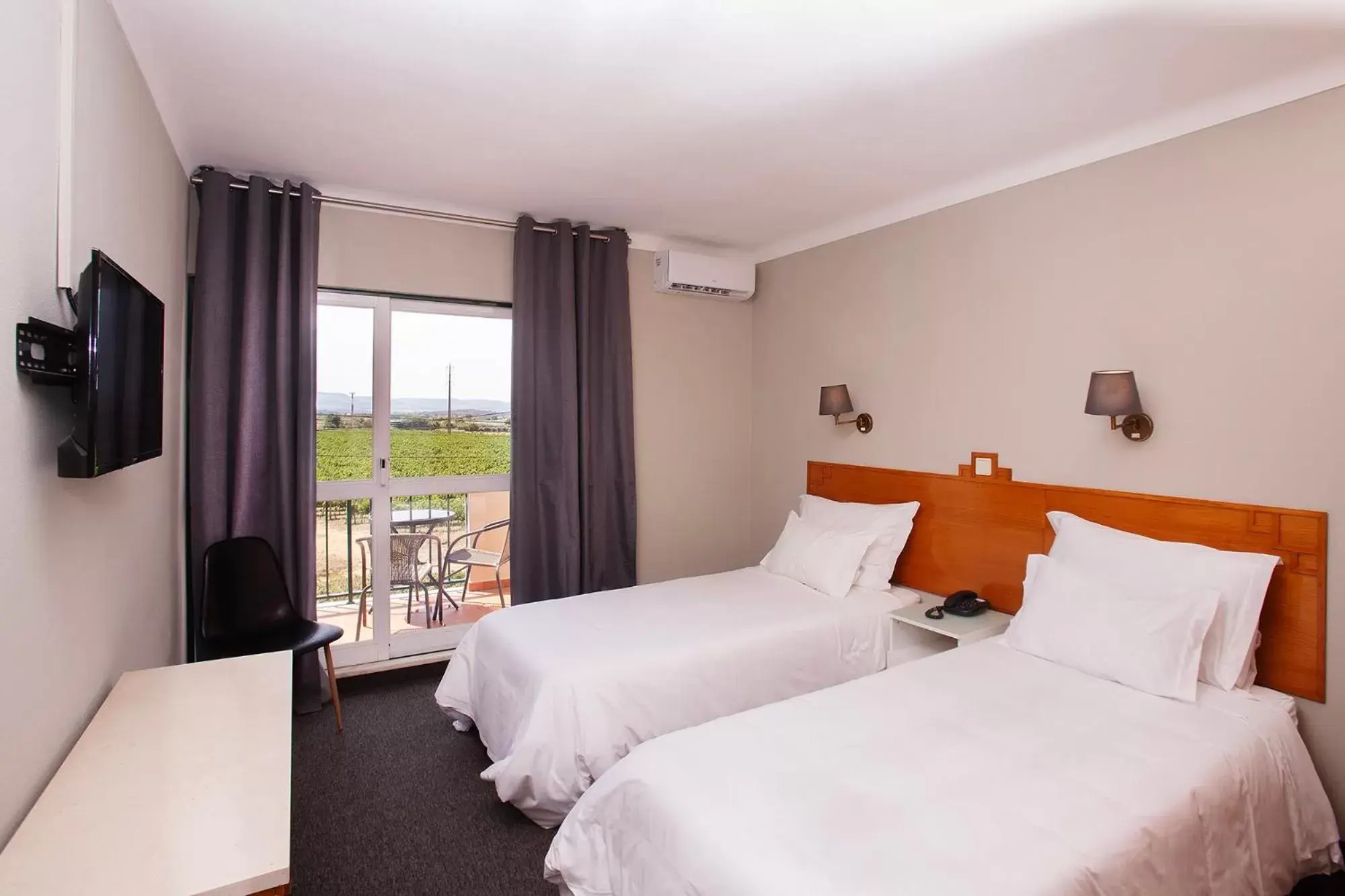 Bedroom, Bed in Estremoz Hotel