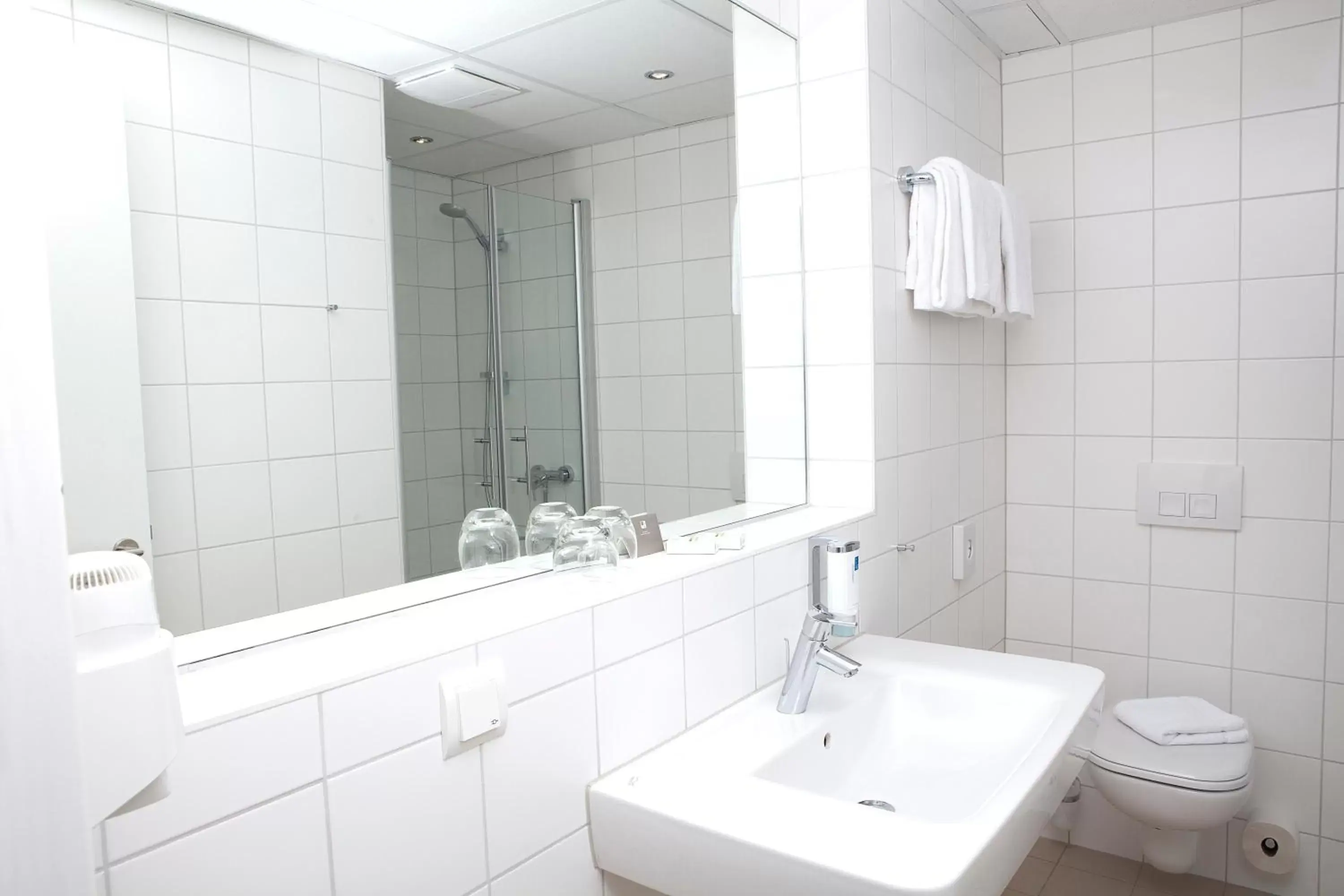 Toilet, Bathroom in Hotel Flandrischer Hof