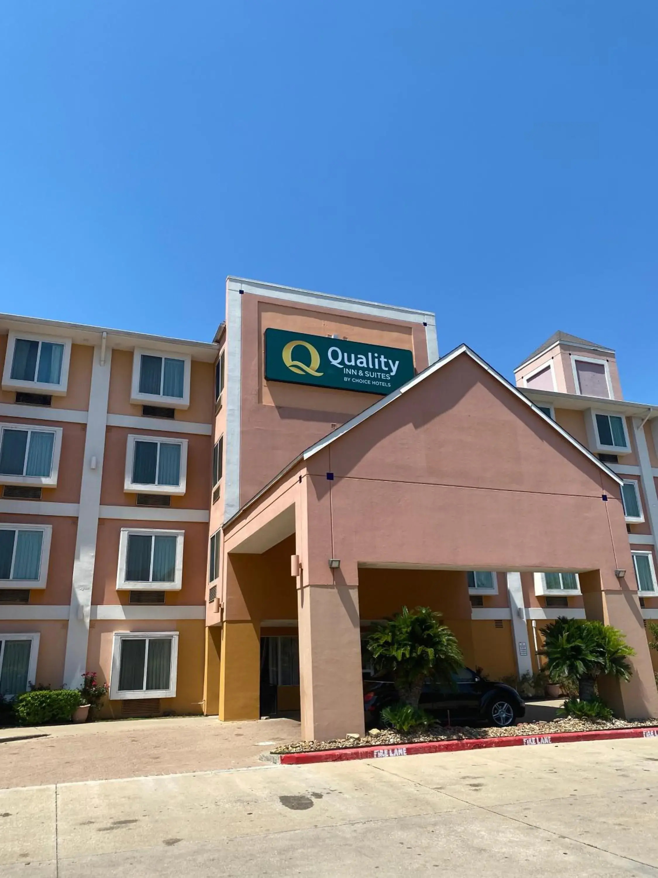 Property Building in Quality Inn and Suites Westchase