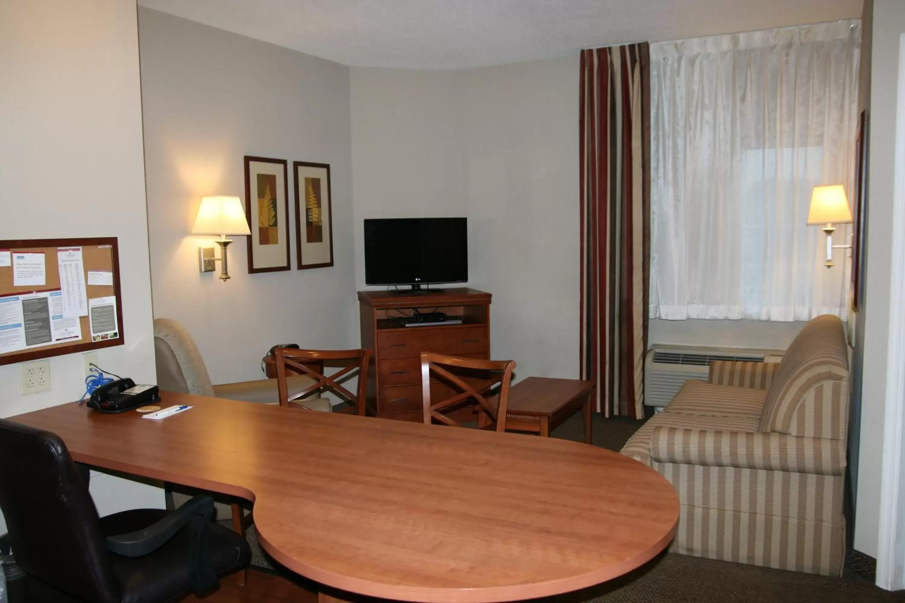 Photo of the whole room, TV/Entertainment Center in Candlewood Suites Bordentown-Trenton, an IHG Hotel