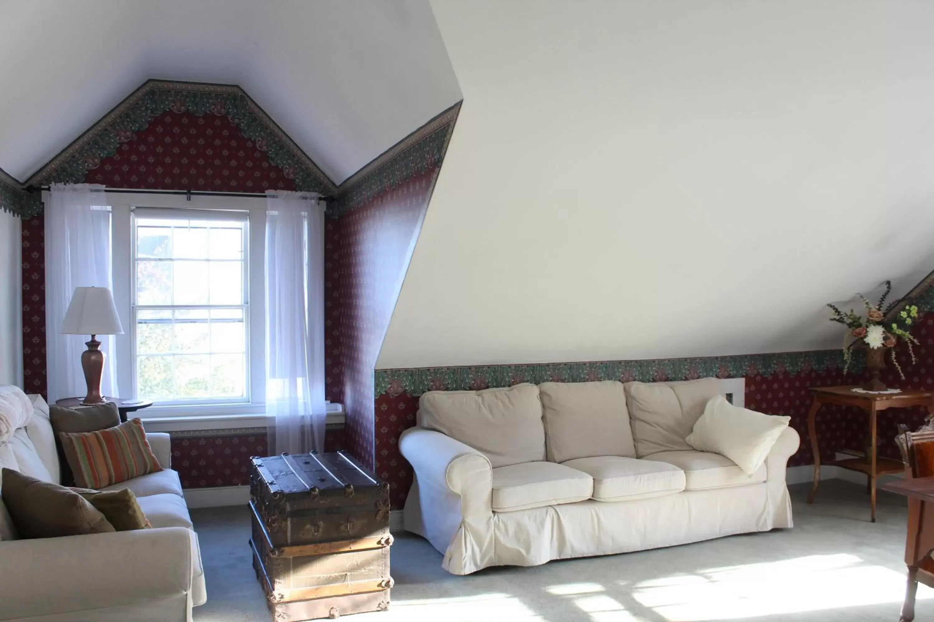 Living room, Seating Area in Old Orchard Beach Inn