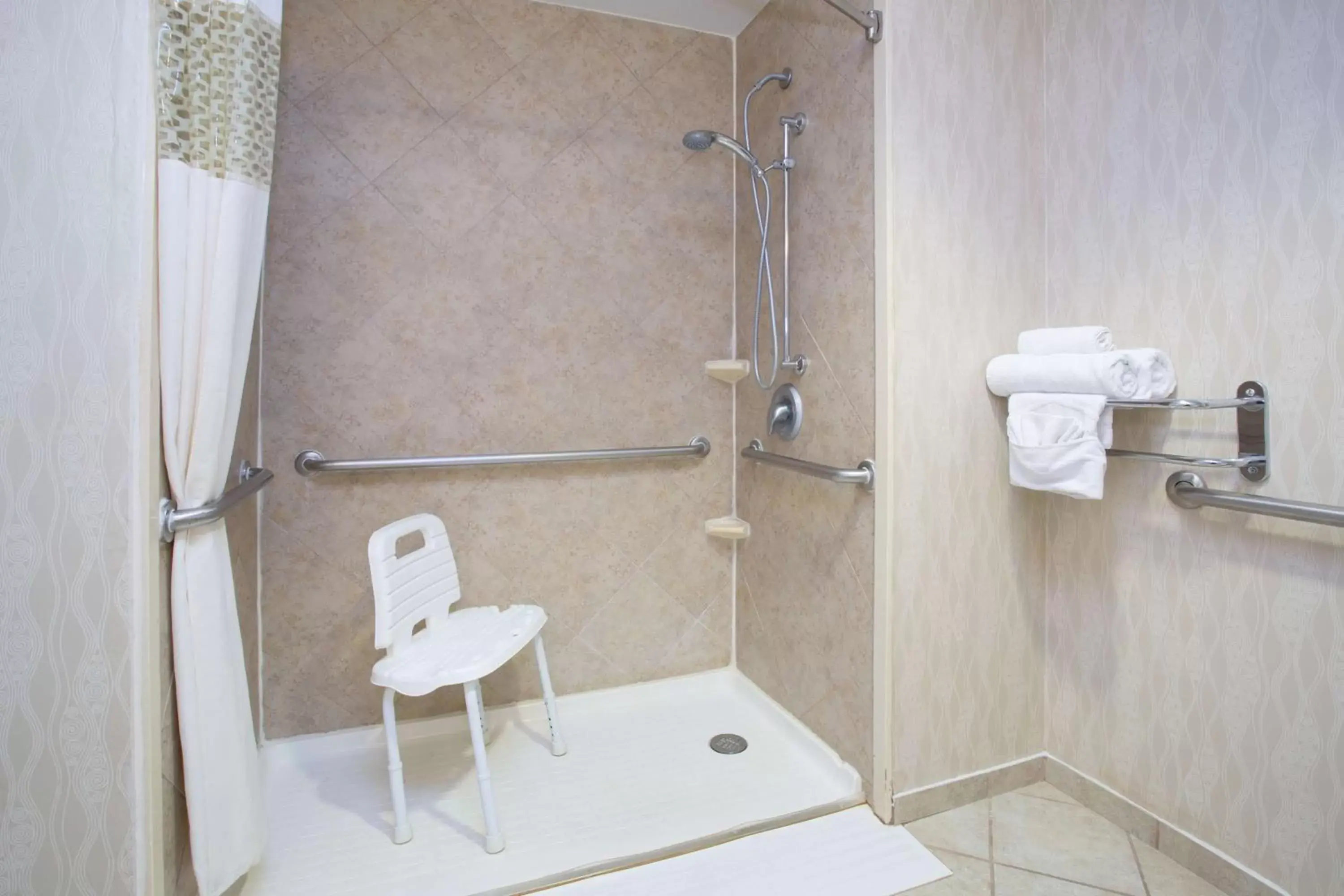 Bathroom in Hampton Inn Santa Rosa Bathroom in Hampton Inn Santa Rosa