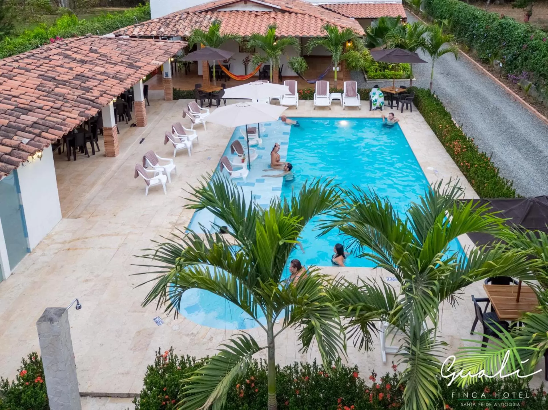 Swimming pool in Finca Hotel Guali Santafe