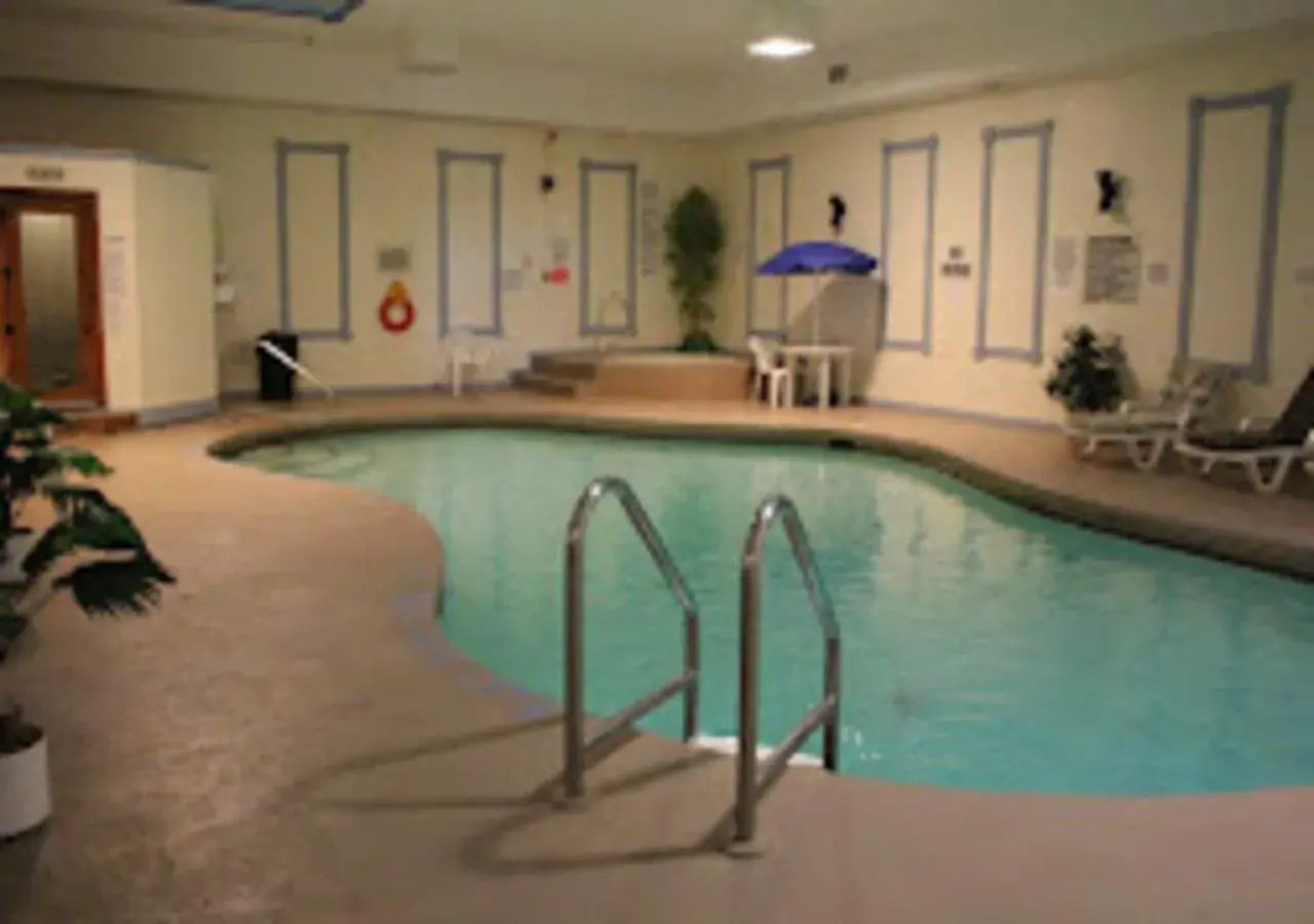 Swimming Pool in Colonial Resort & Spa