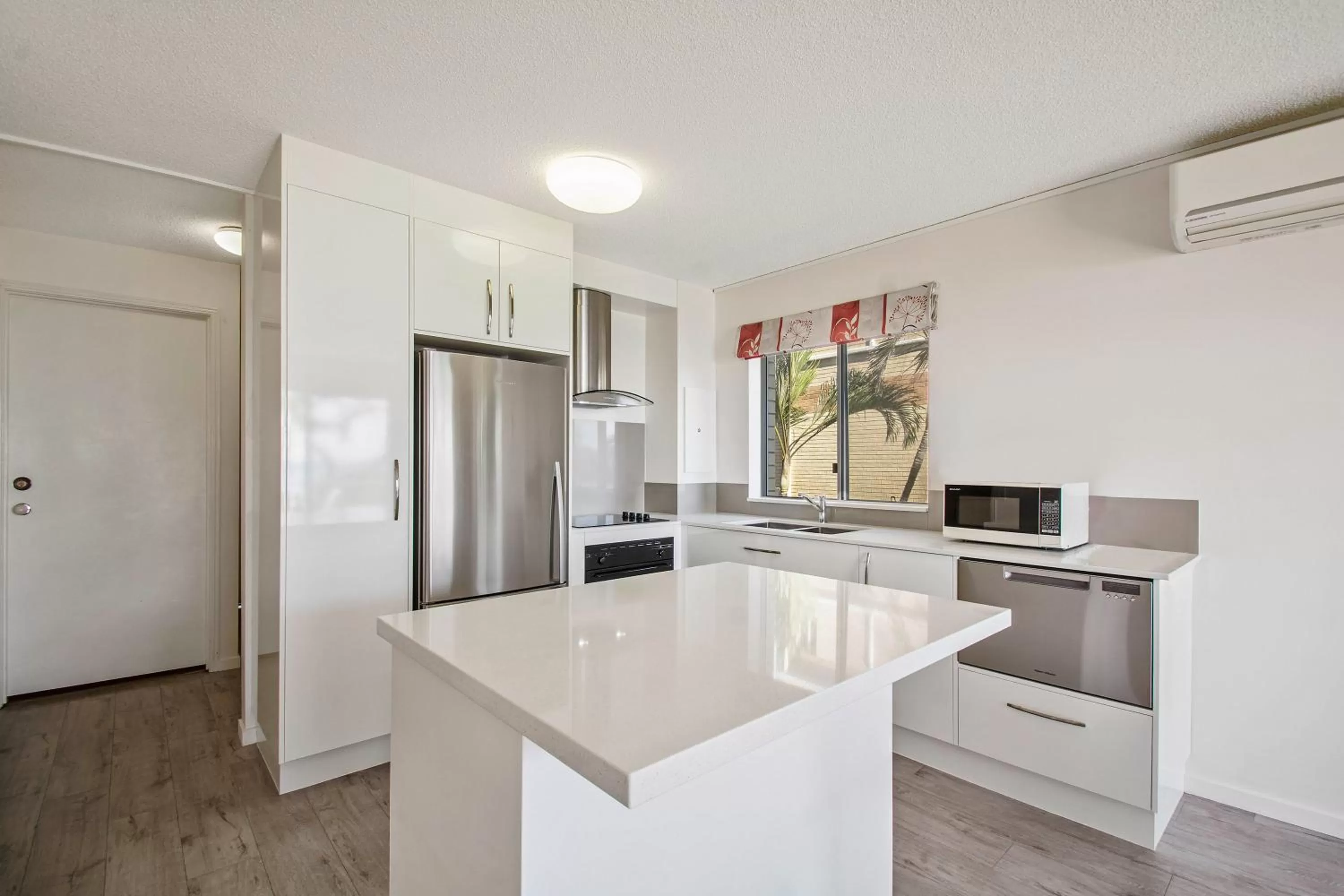 Kitchen or kitchenette in BreakFree Great Sandy Straits