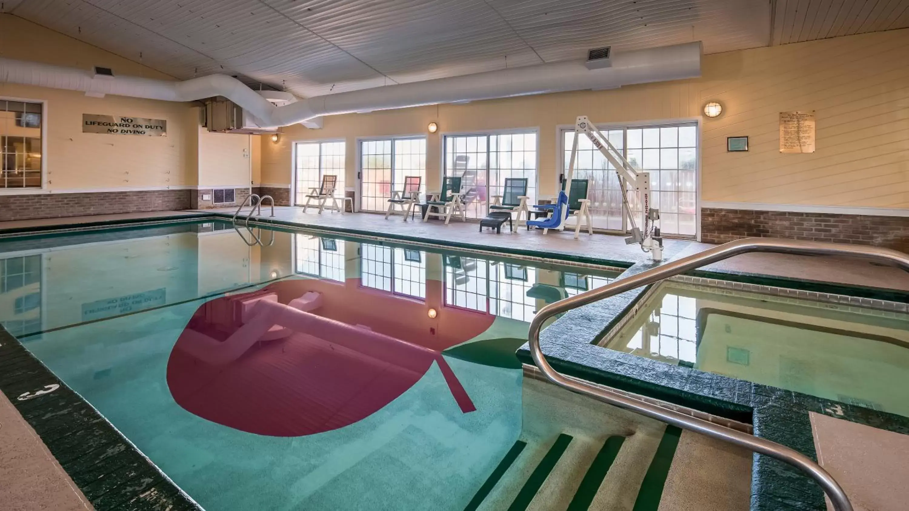 Hot Tub, Swimming Pool in Apple Tree Inn; SureStay Collection by Best Western