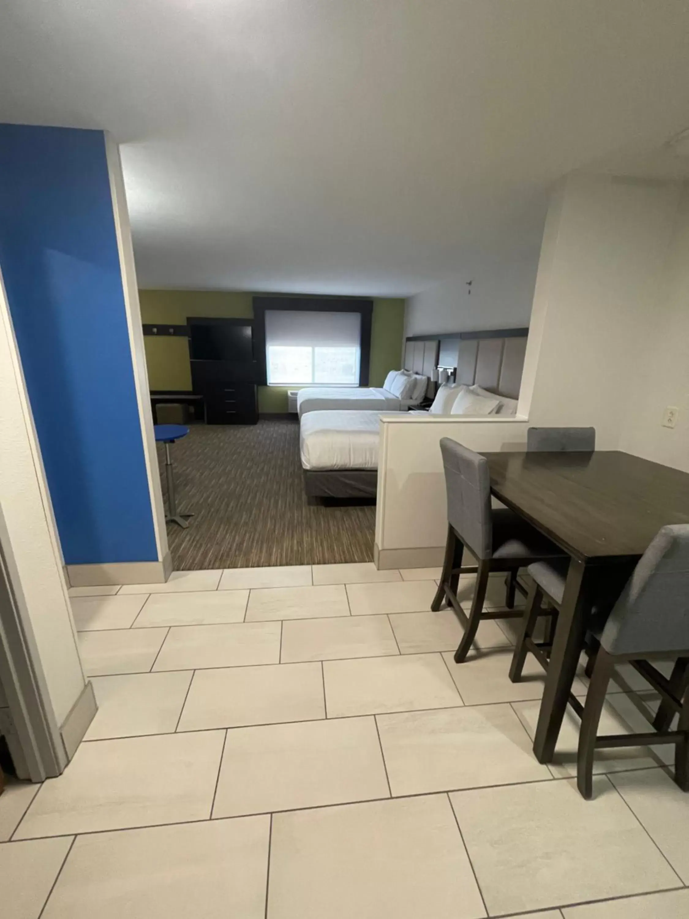 Bed in Holiday Inn Express Hotel & Suites Las Vegas NM by IHG Bed in Holiday Inn Express Hotel & Suites Las Vegas NM by IHG