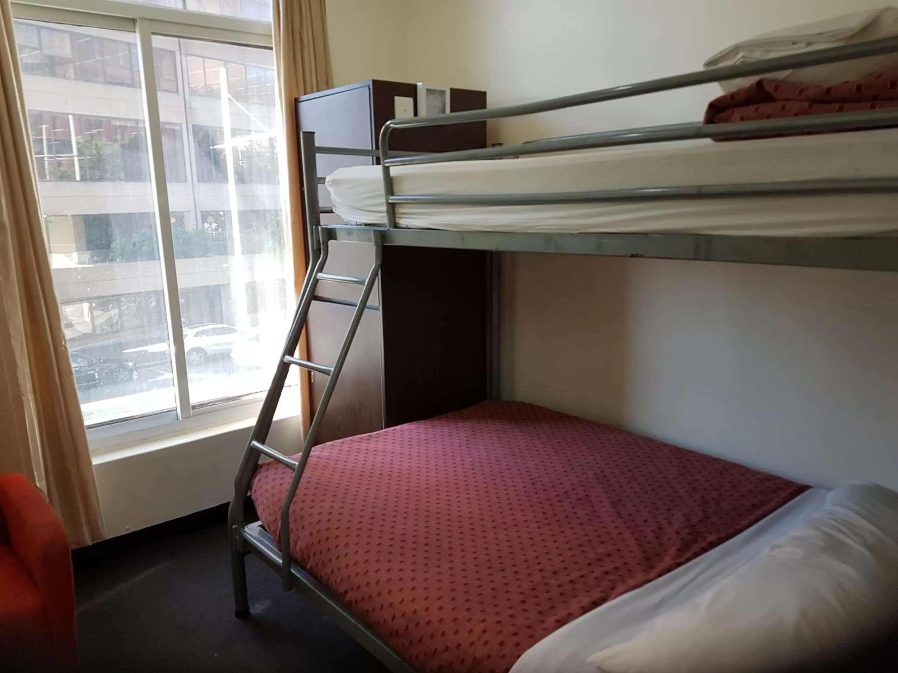 Bunk Bed in 790 on George Backpackers