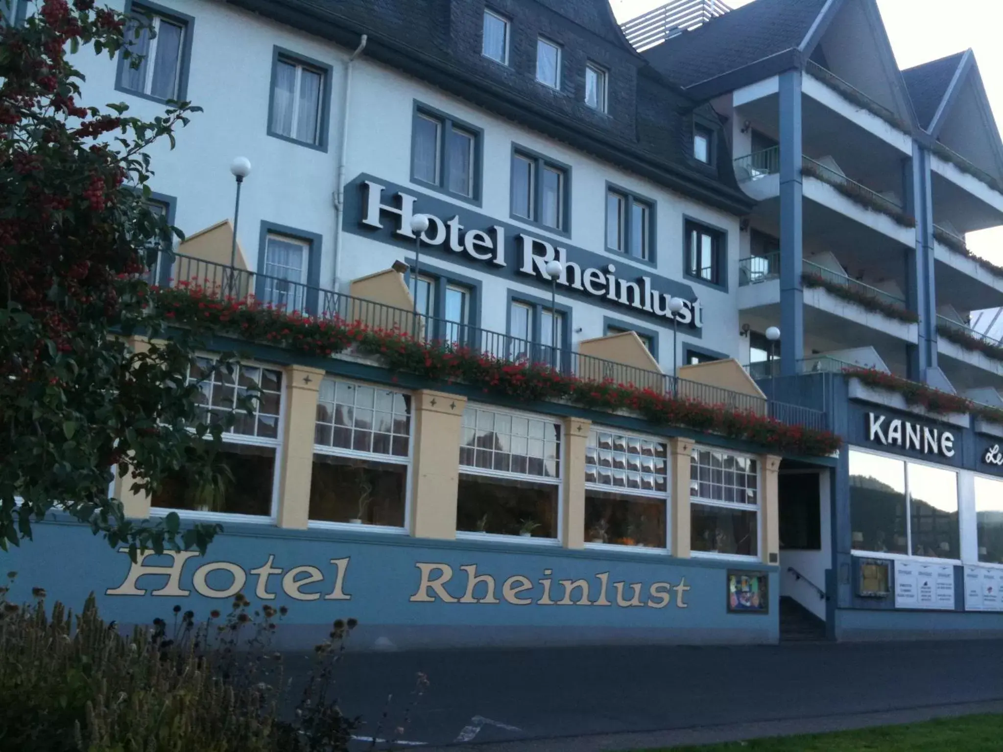 Facade/entrance, Property Building in Hotel Rheinlust