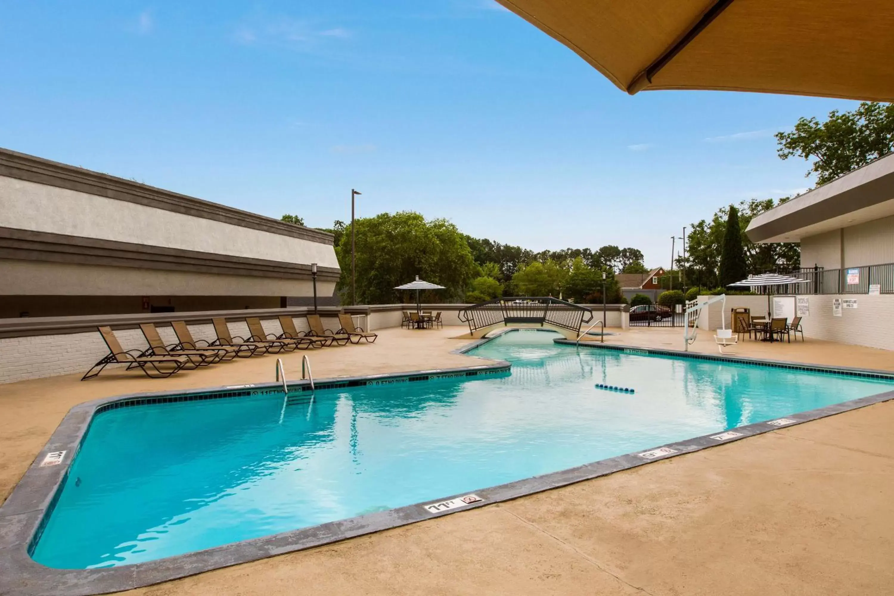 Pool view, Swimming Pool in Best Western Southlake Inn