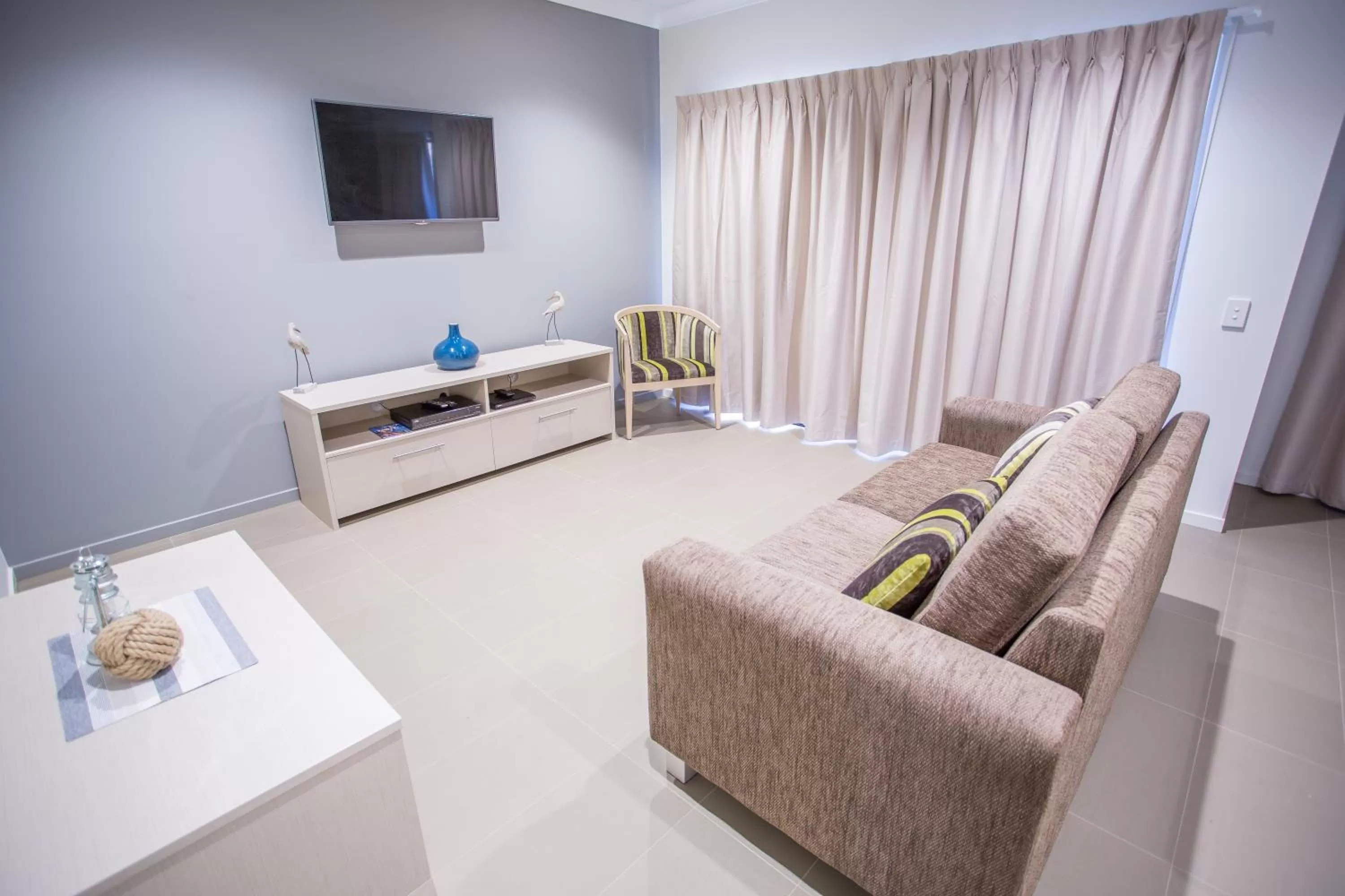 Living room in Spinifex Motel and Serviced Apartments