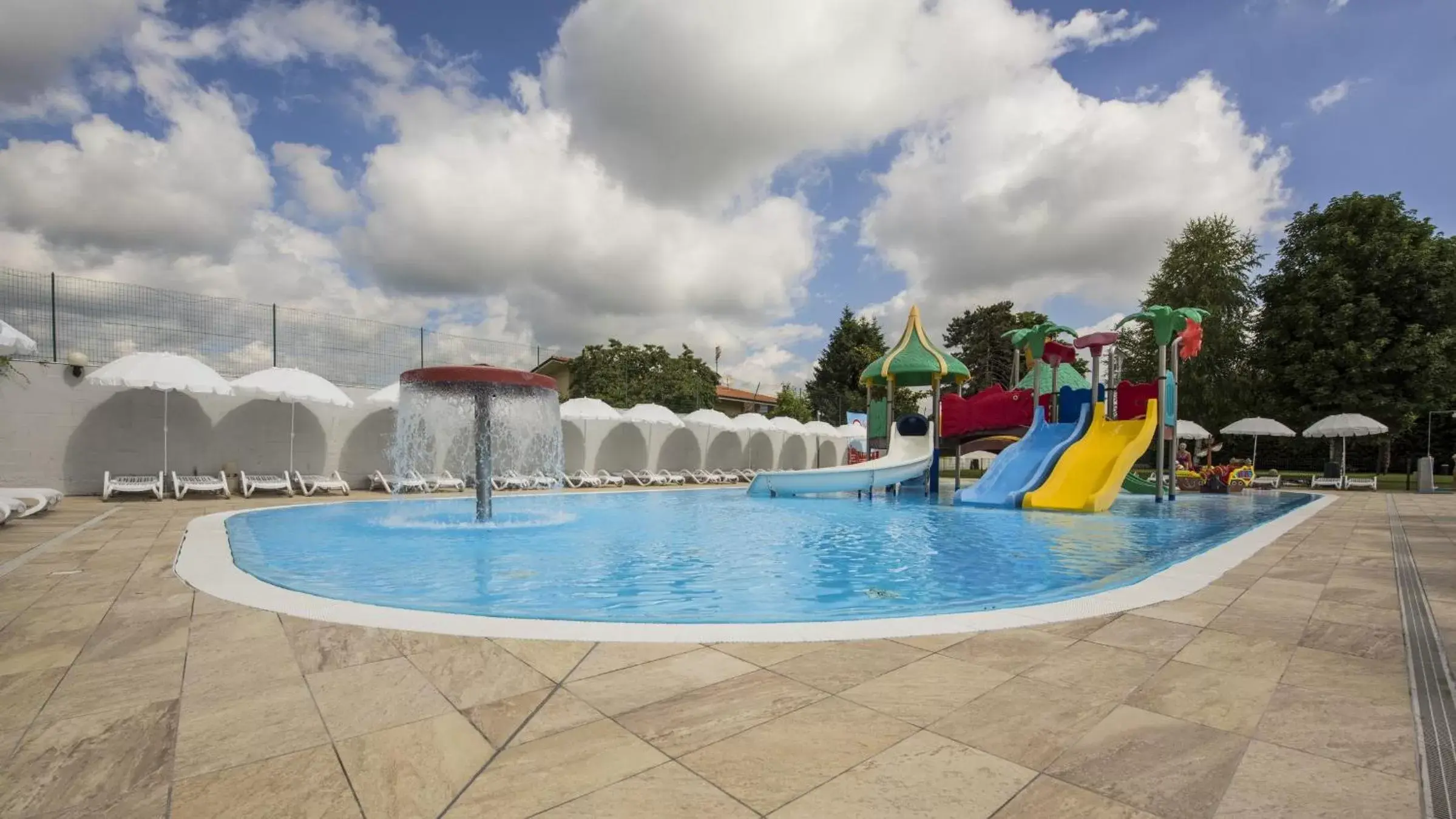 Children play ground, Swimming Pool in Hotel Villa Glicini