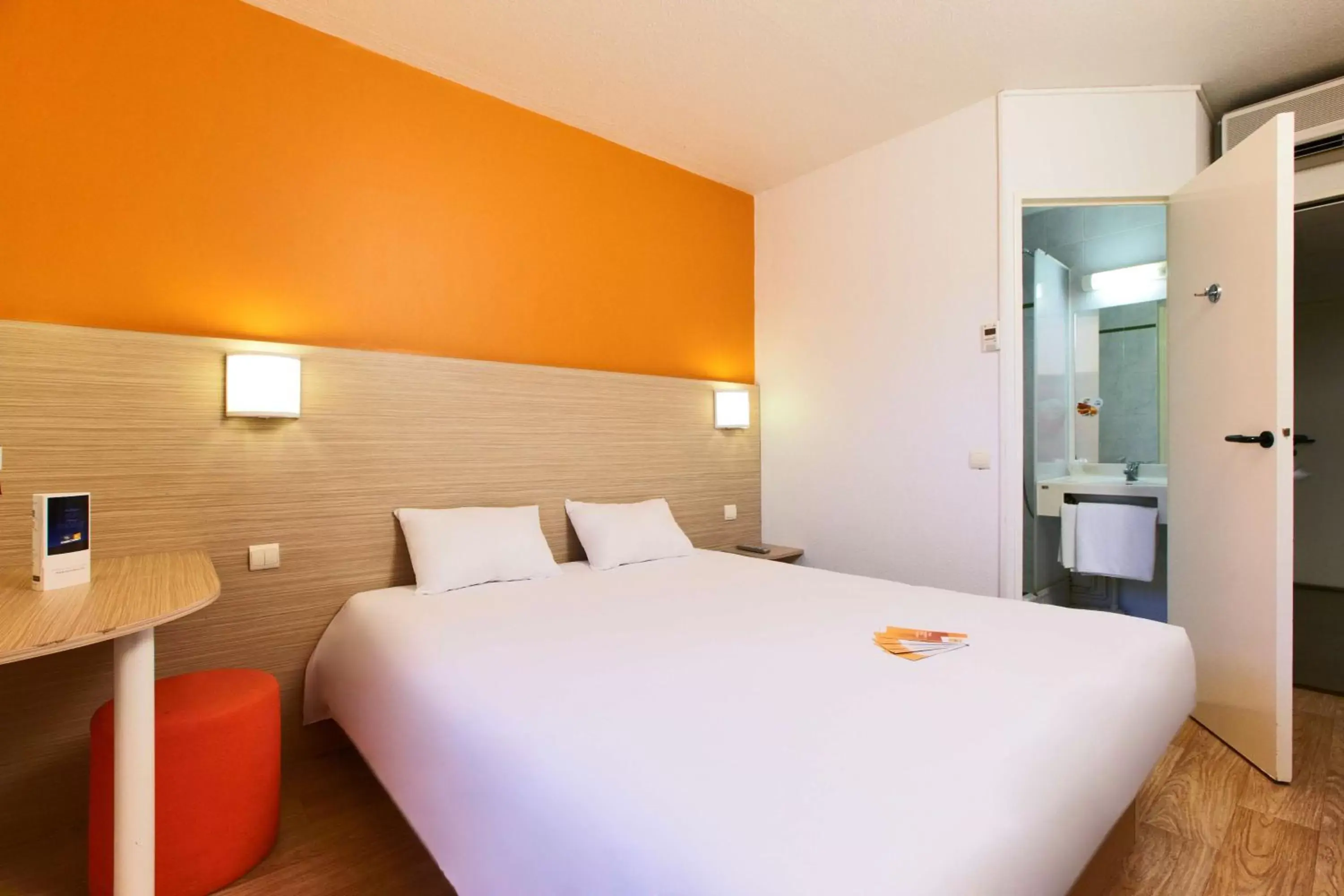 Photo of the whole room, Bed in Premiere Classe Le Havre Centre-LES DOCKS