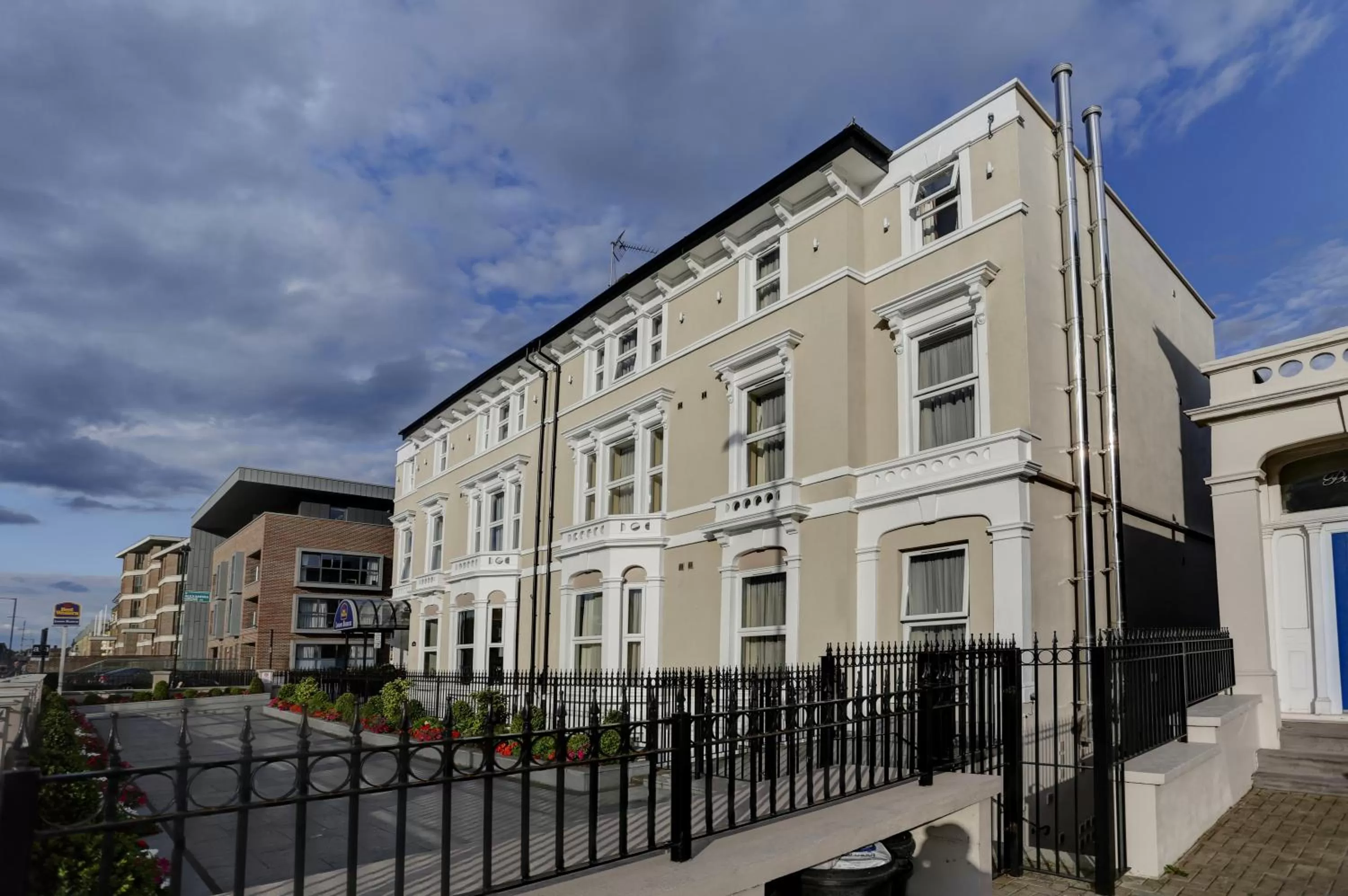 Property building in Best Western London Highbury