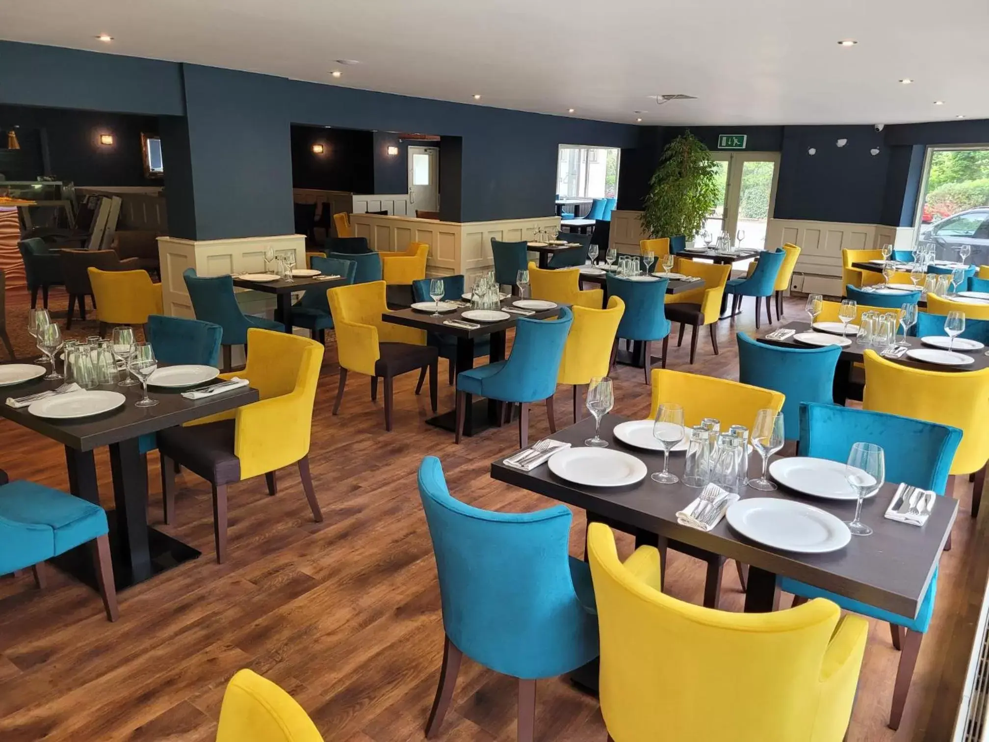 Restaurant/Places to Eat in South Sands Hotel