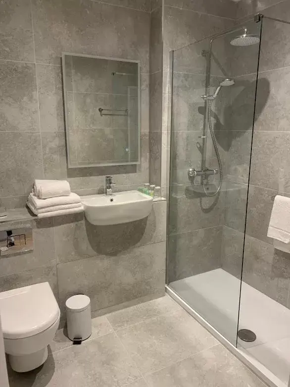 Bathroom in Sligo City Hotel