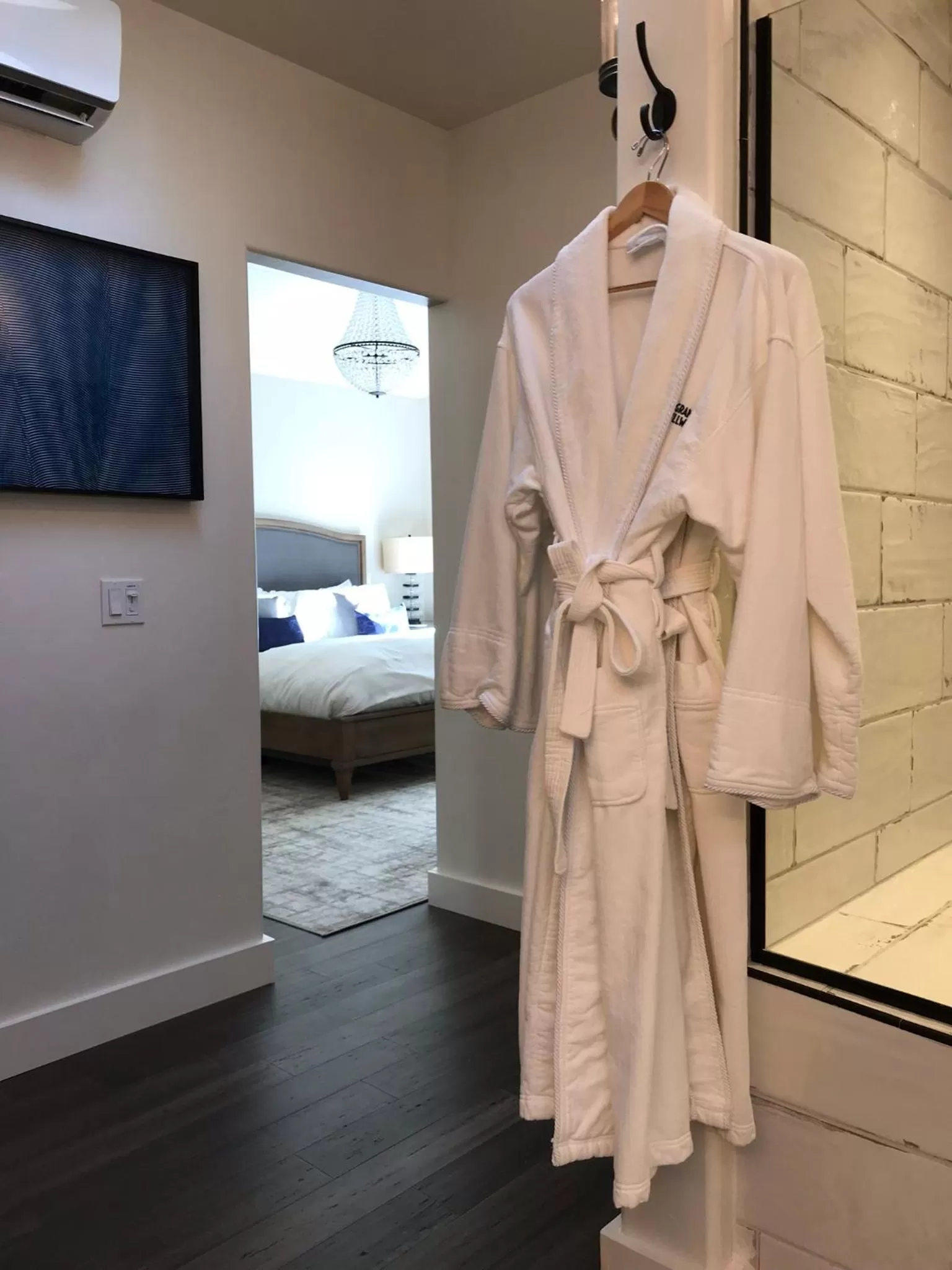 Bathroom, Bed in The Grand Idyllwild Lodge