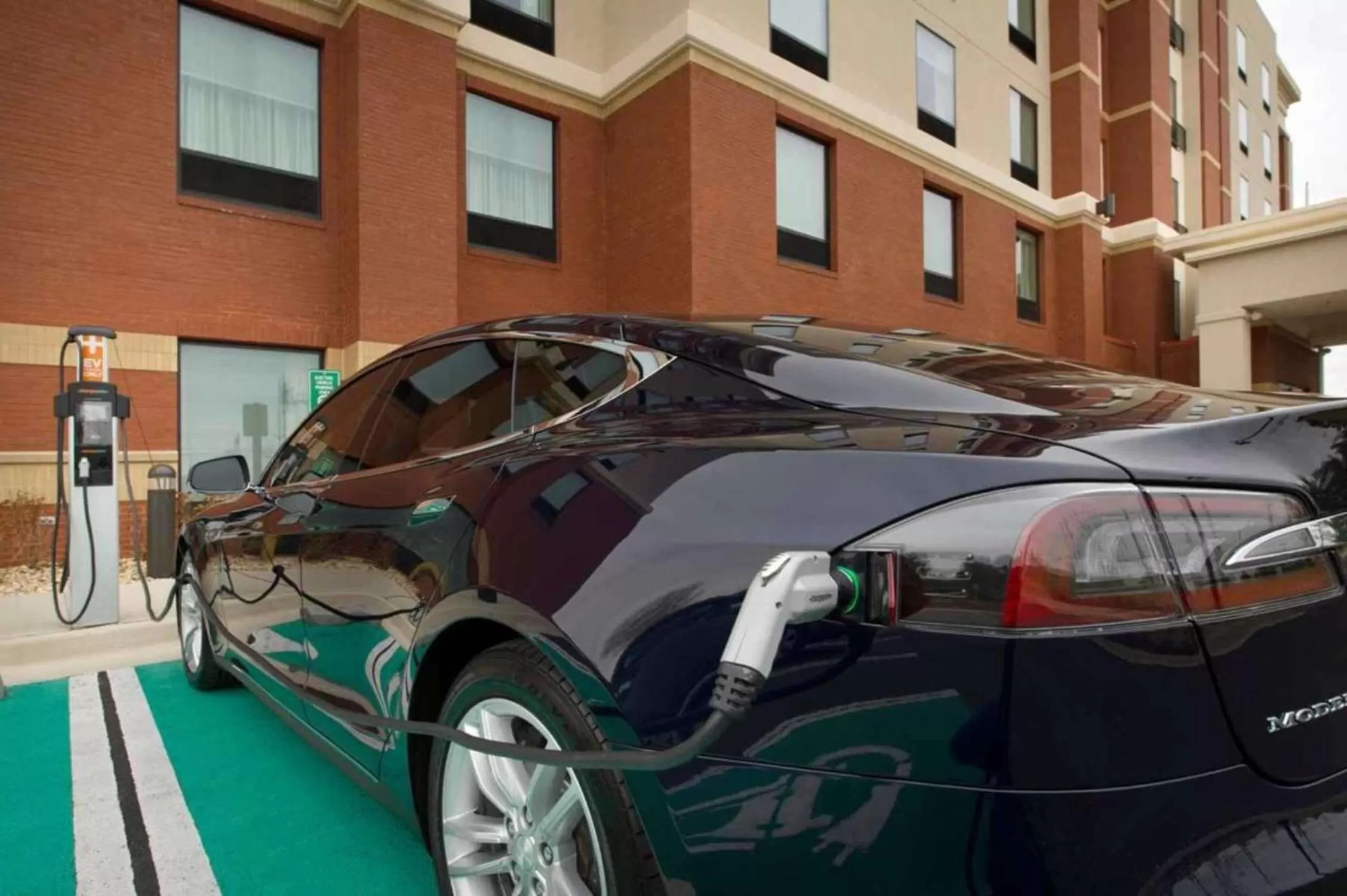 Parking in Hampton Inn and Suites Washington DC North/Gaithersburg