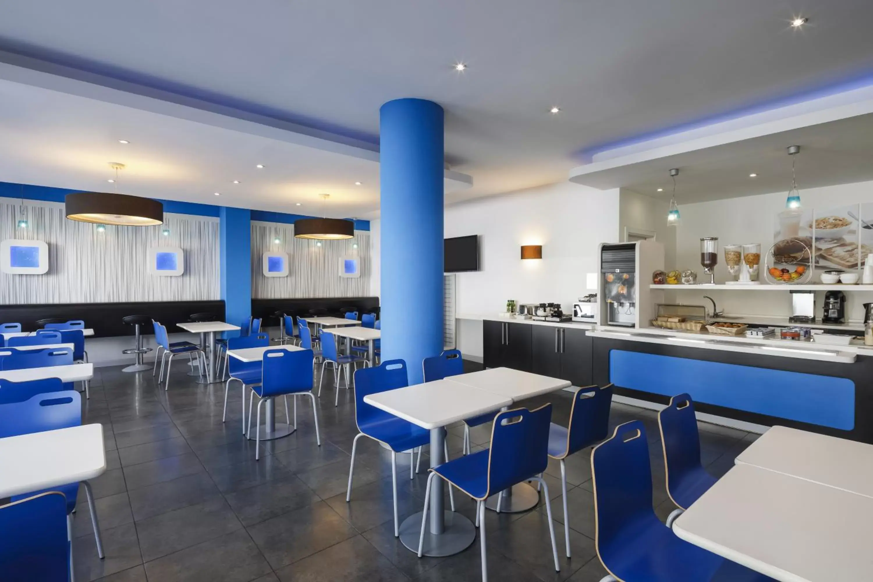 Restaurant/Places to Eat in Ibis Budget Málaga Centro