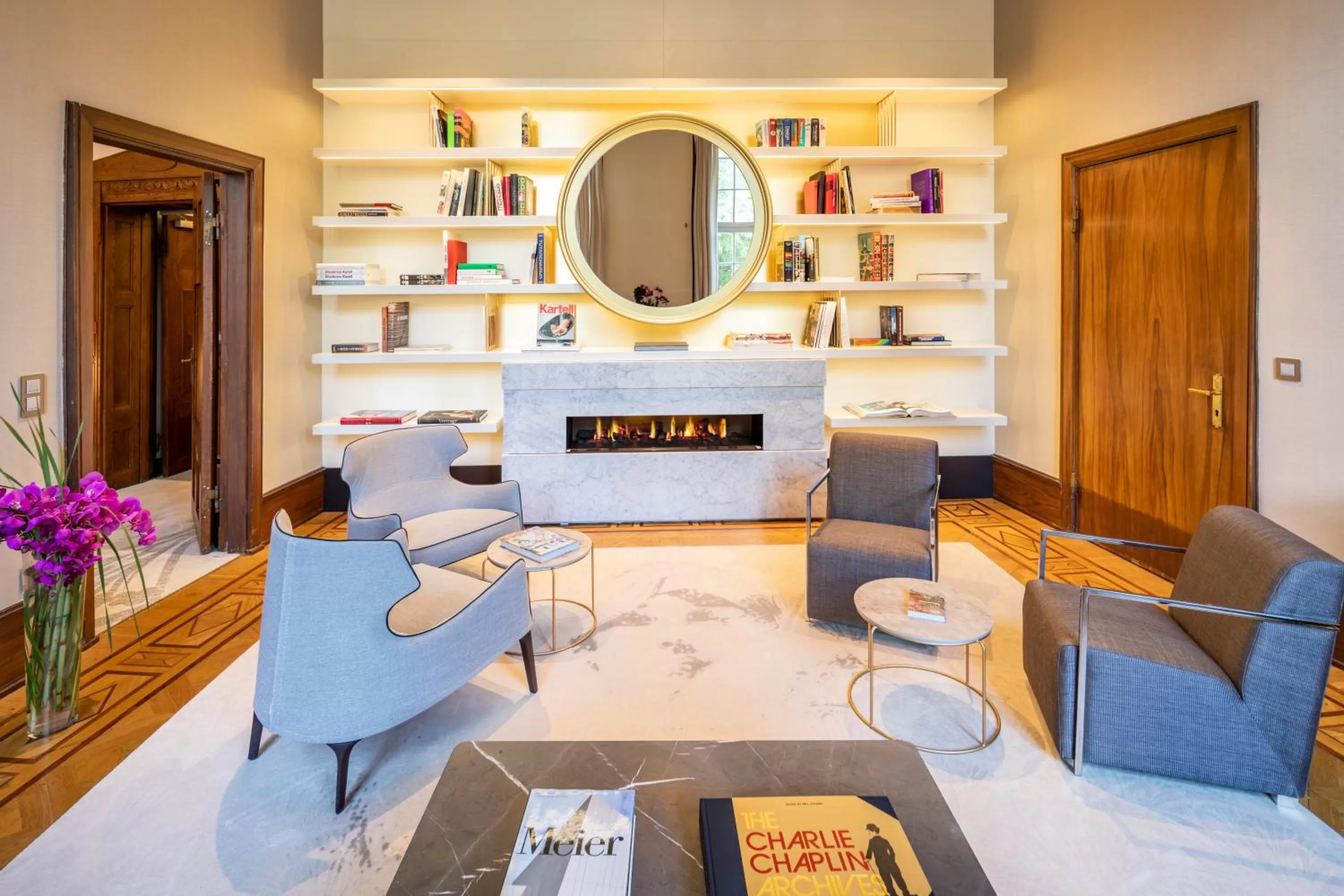 Library in Fraser Suites Hamburg