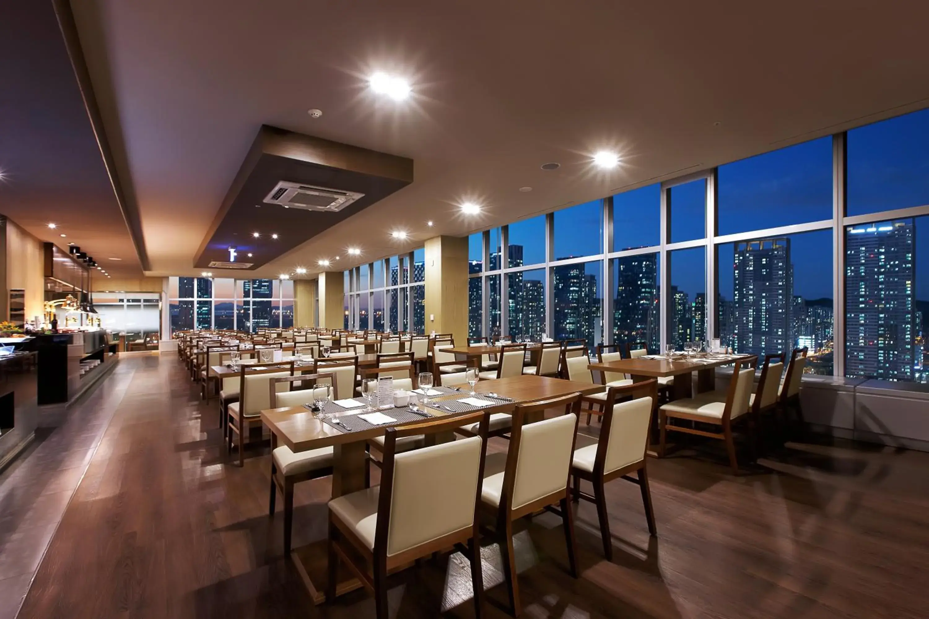 Restaurant/Places to Eat in Orakai Songdo Park Hotel