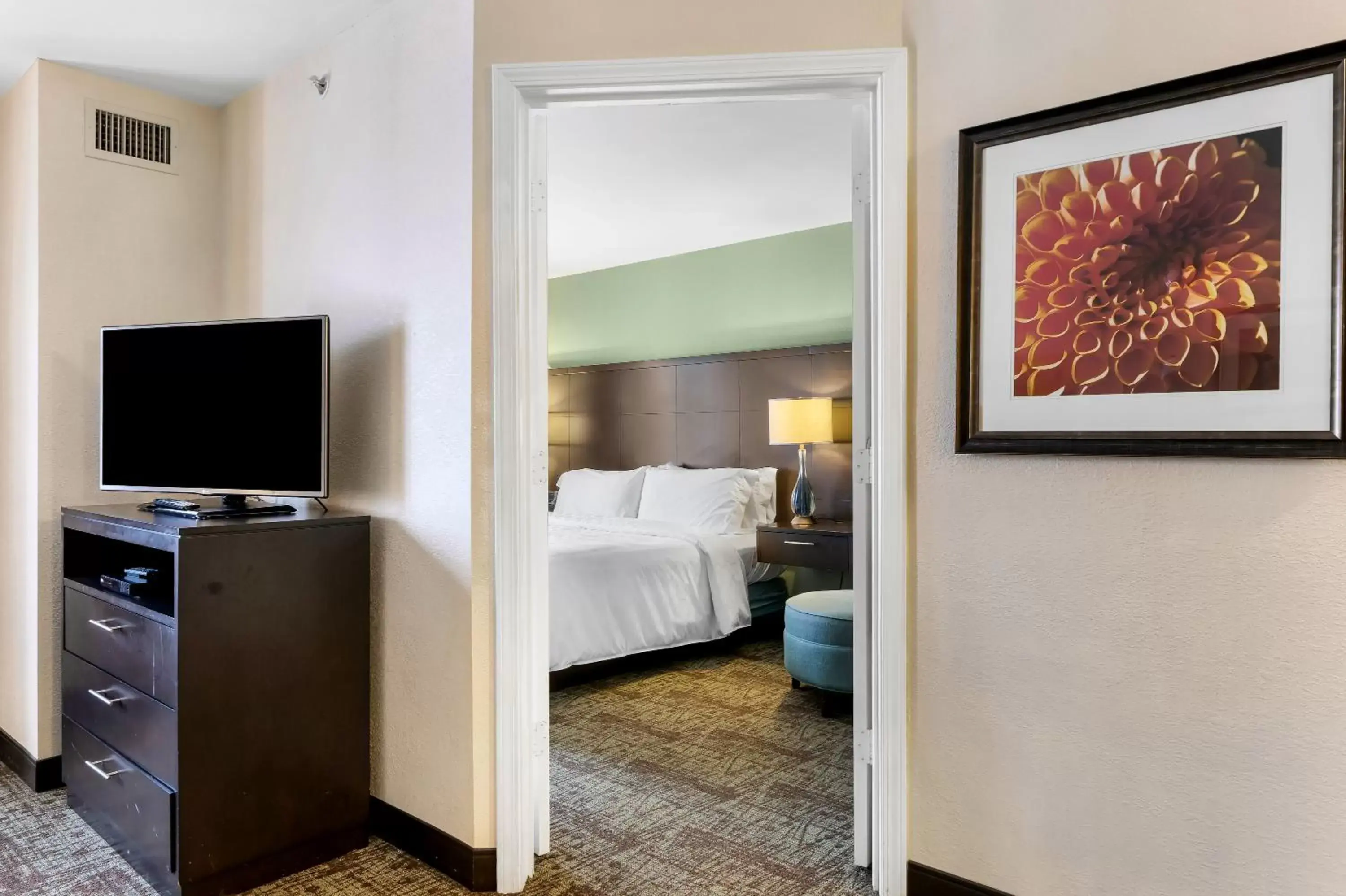 Bedroom in Staybridge Suites-Philadelphia/Mount Laurel, an IHG Hotel