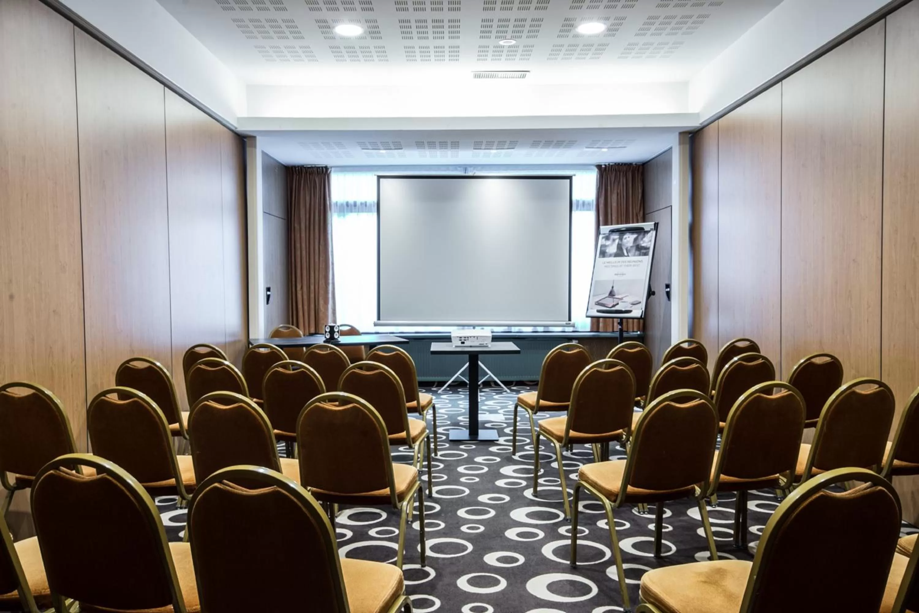 Meeting/conference room in Mercure Dinan Port Le Jerzual