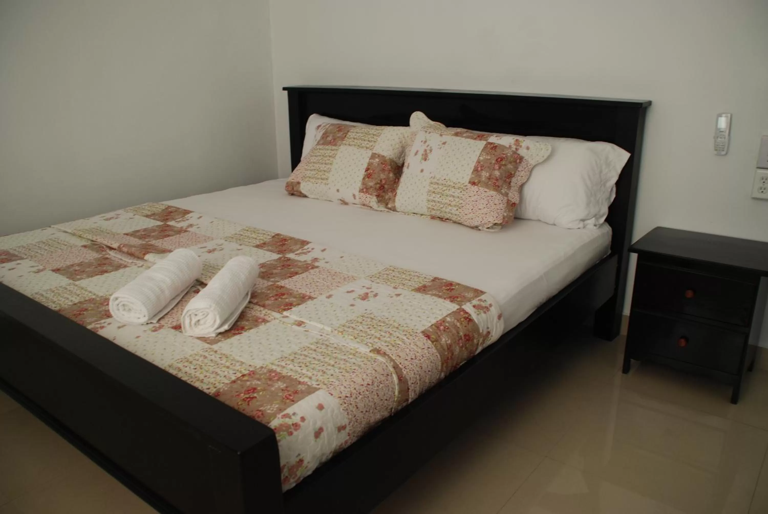 Bed in Hotel Coastalbay 2 & Golf Cart Rental