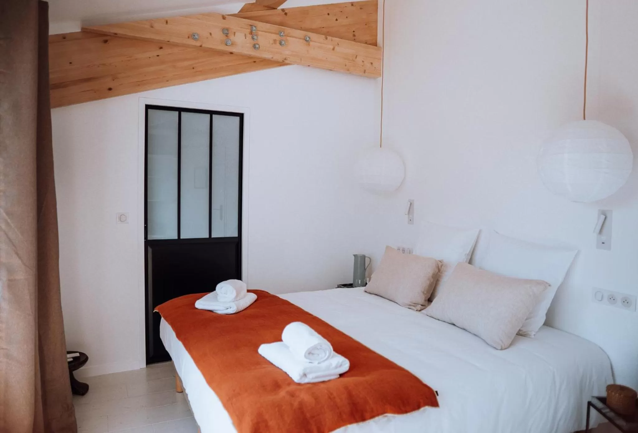 Photo of the whole room, Bed in Biarritz Surf Lodge Chambre d'hôtes