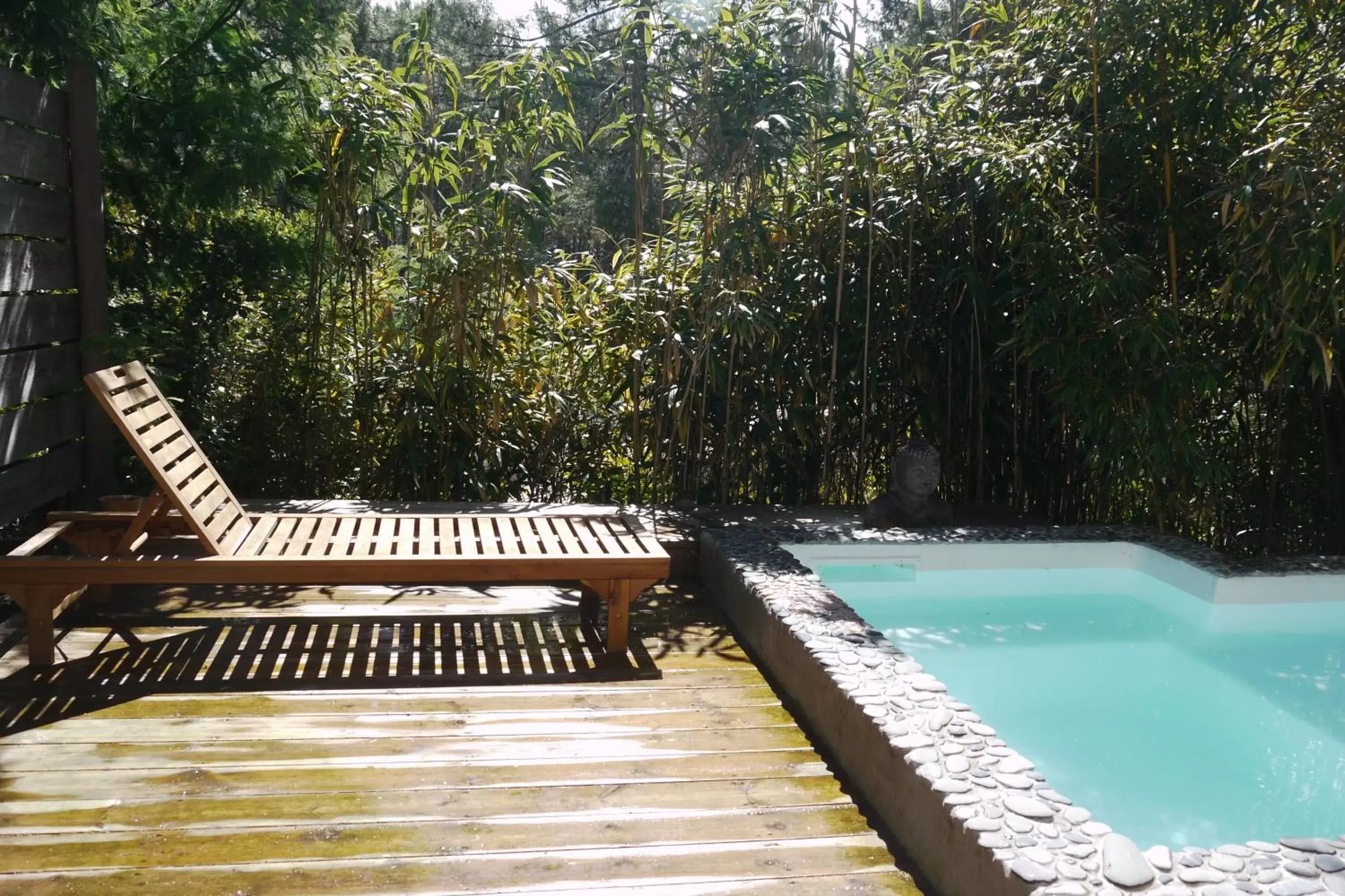 Patio, Swimming Pool in Un Matin D’été