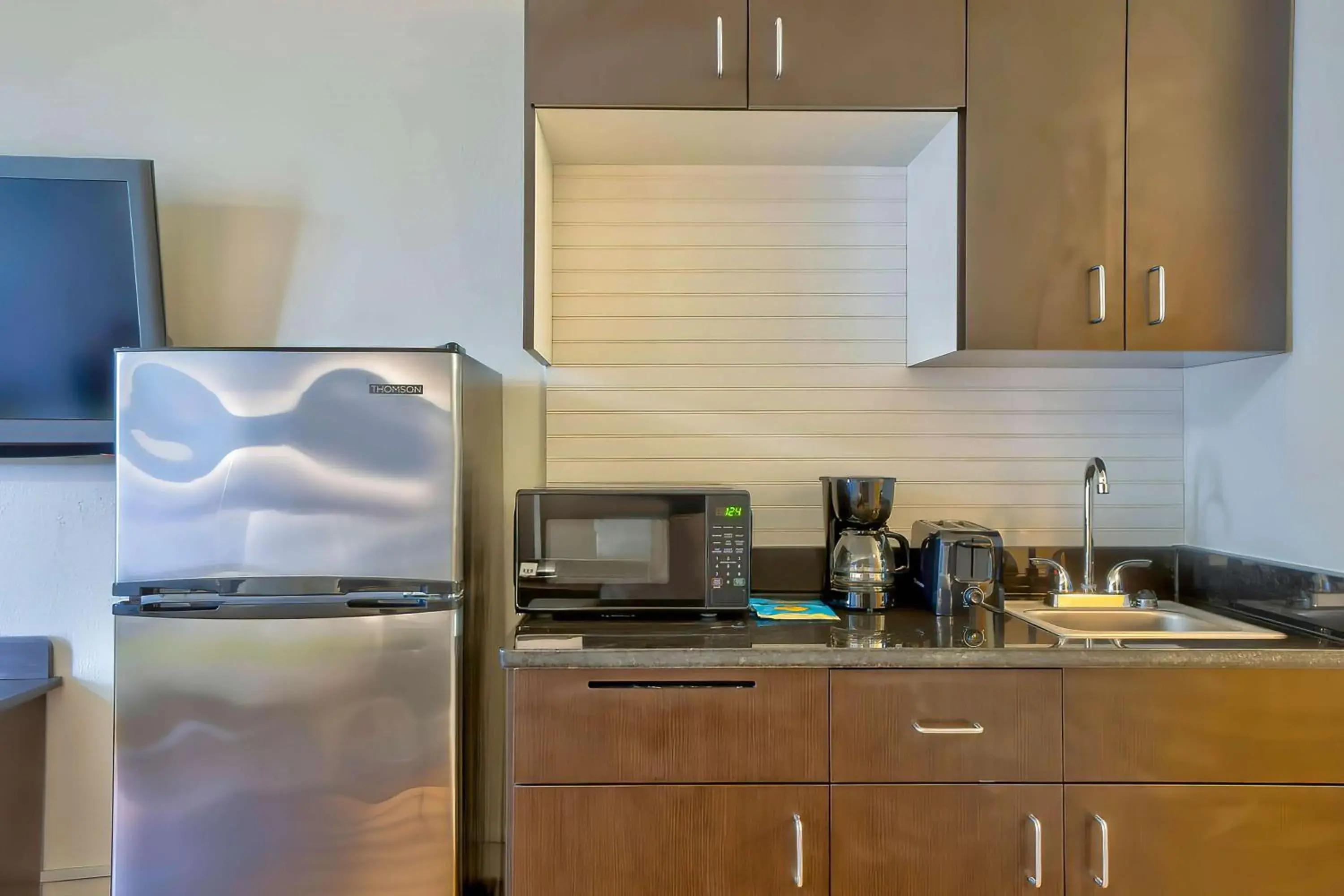 Photo of the whole room in Studio 6 Gainesville, Fl Photo of the whole room in Studio 6 Gainesville, Fl