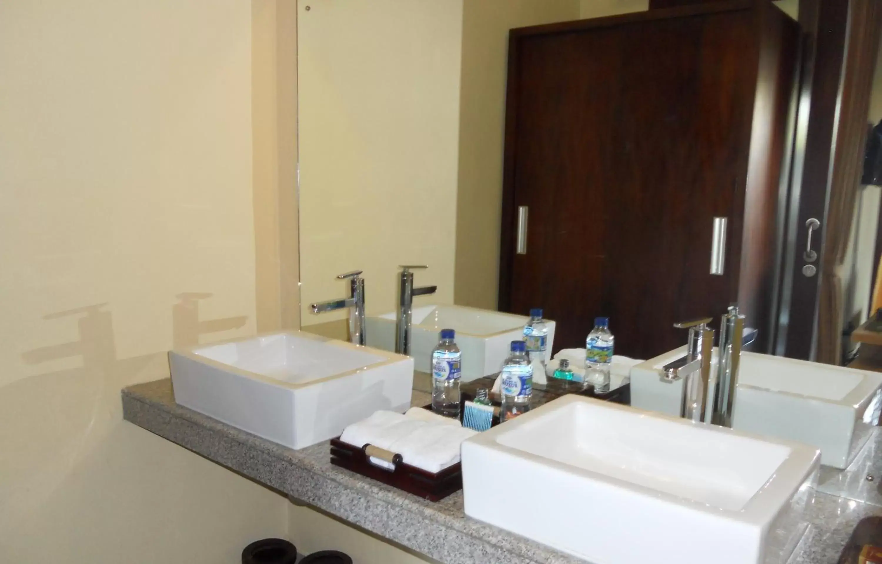 Bathroom, Coffee/Tea Facilities in Avisara Villa & Suite