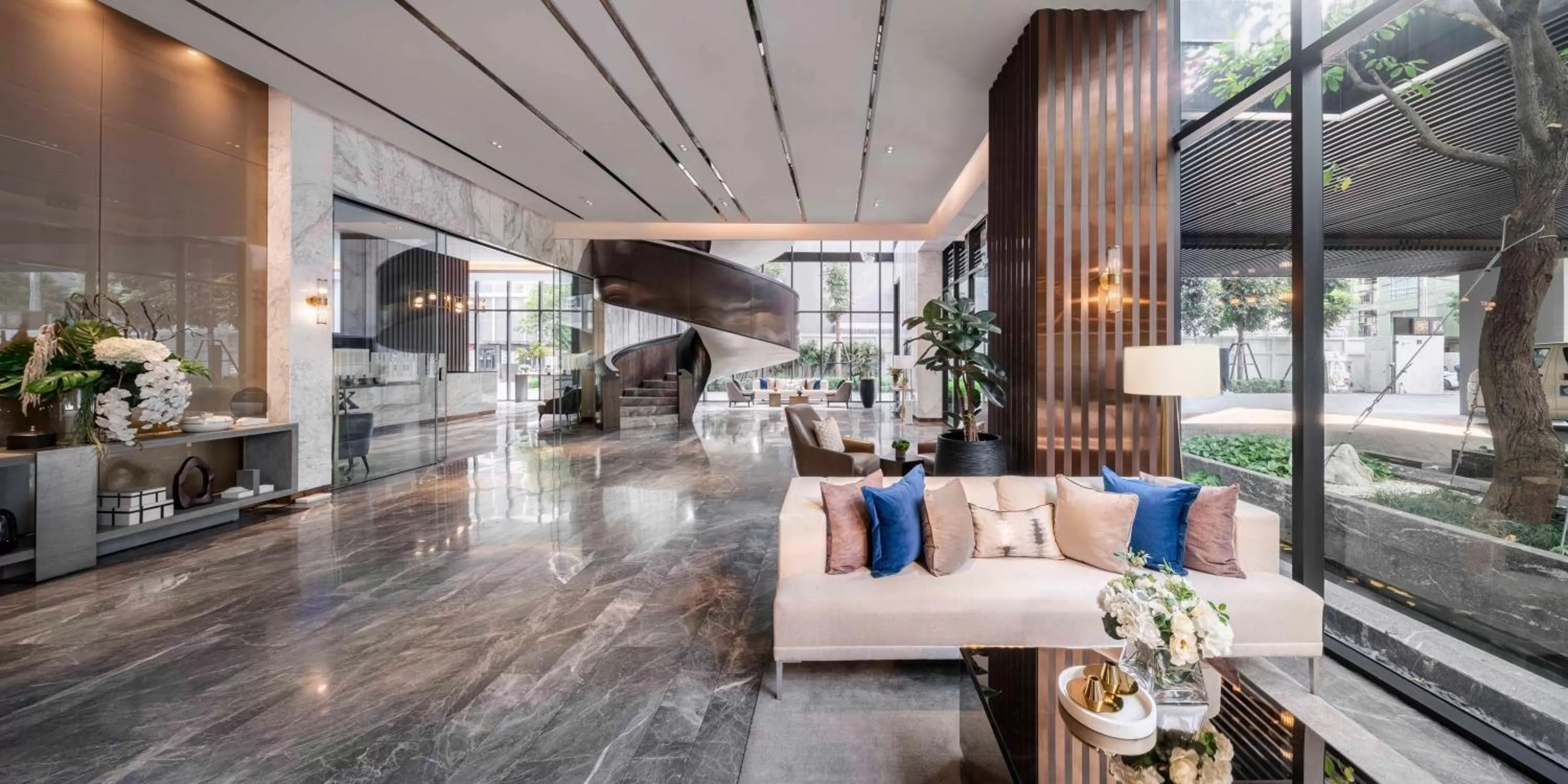 Lobby or reception in Wyndham Bangkok Queen Convention Centre