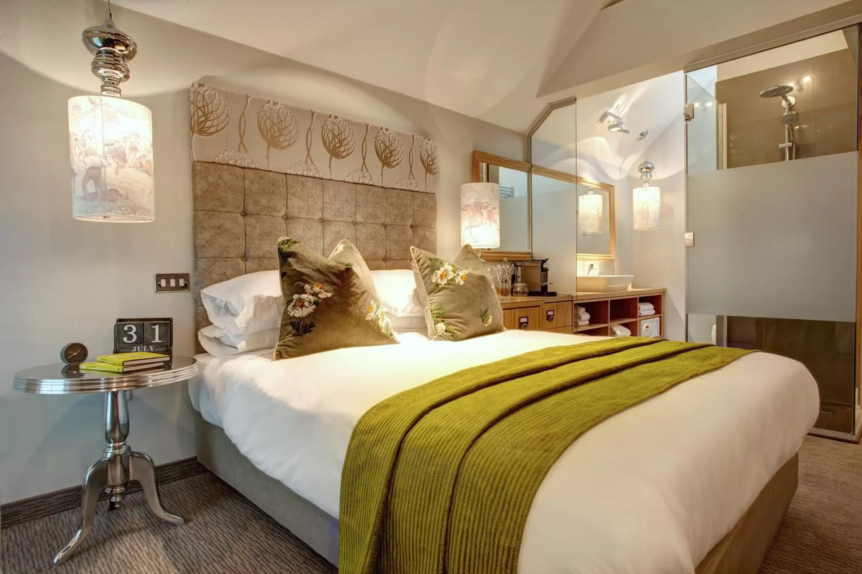 Bed in Oddfellows Chester Hotel & Apartments