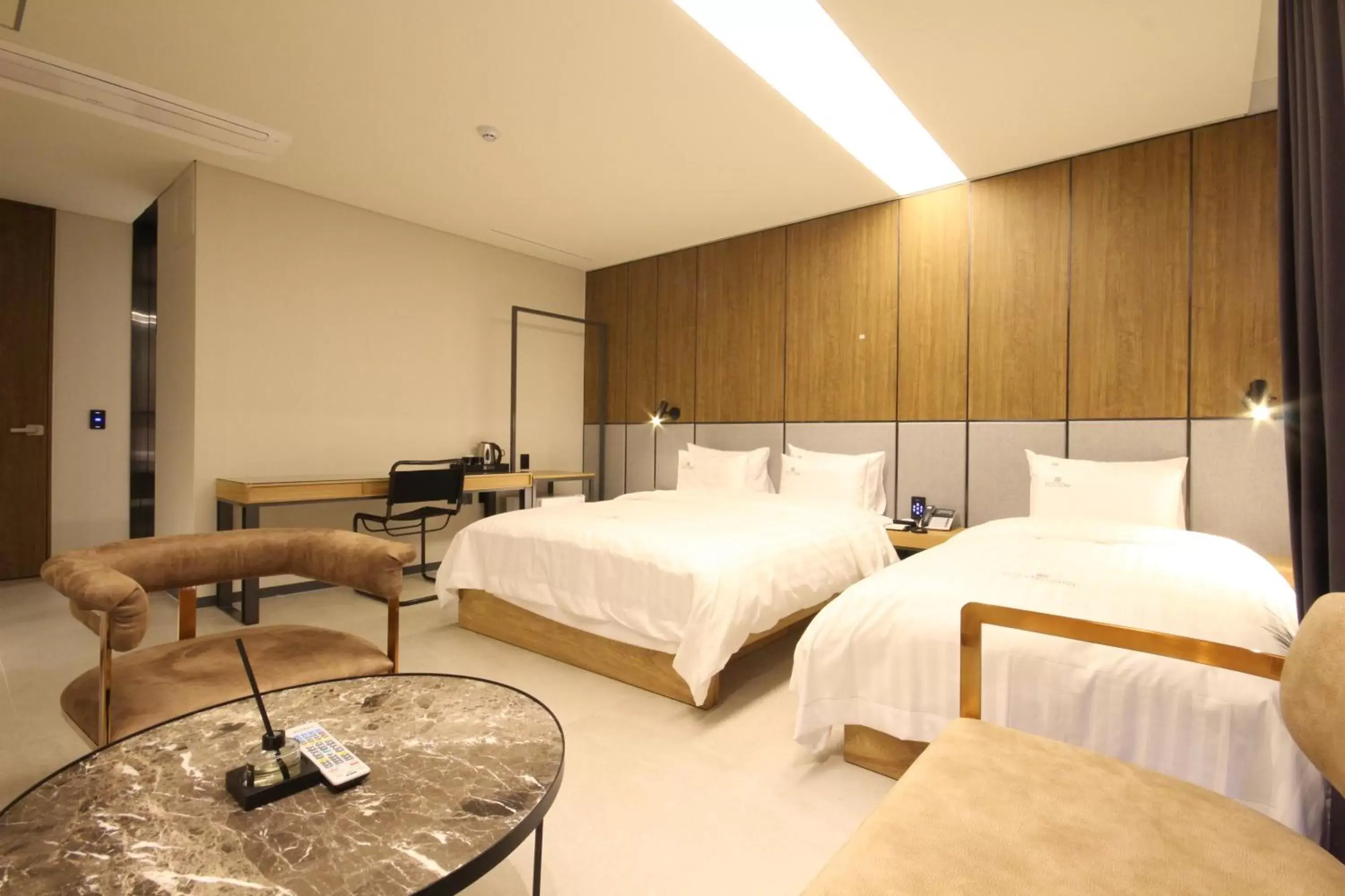 Bedroom, Bed in Hotel Eco stay
