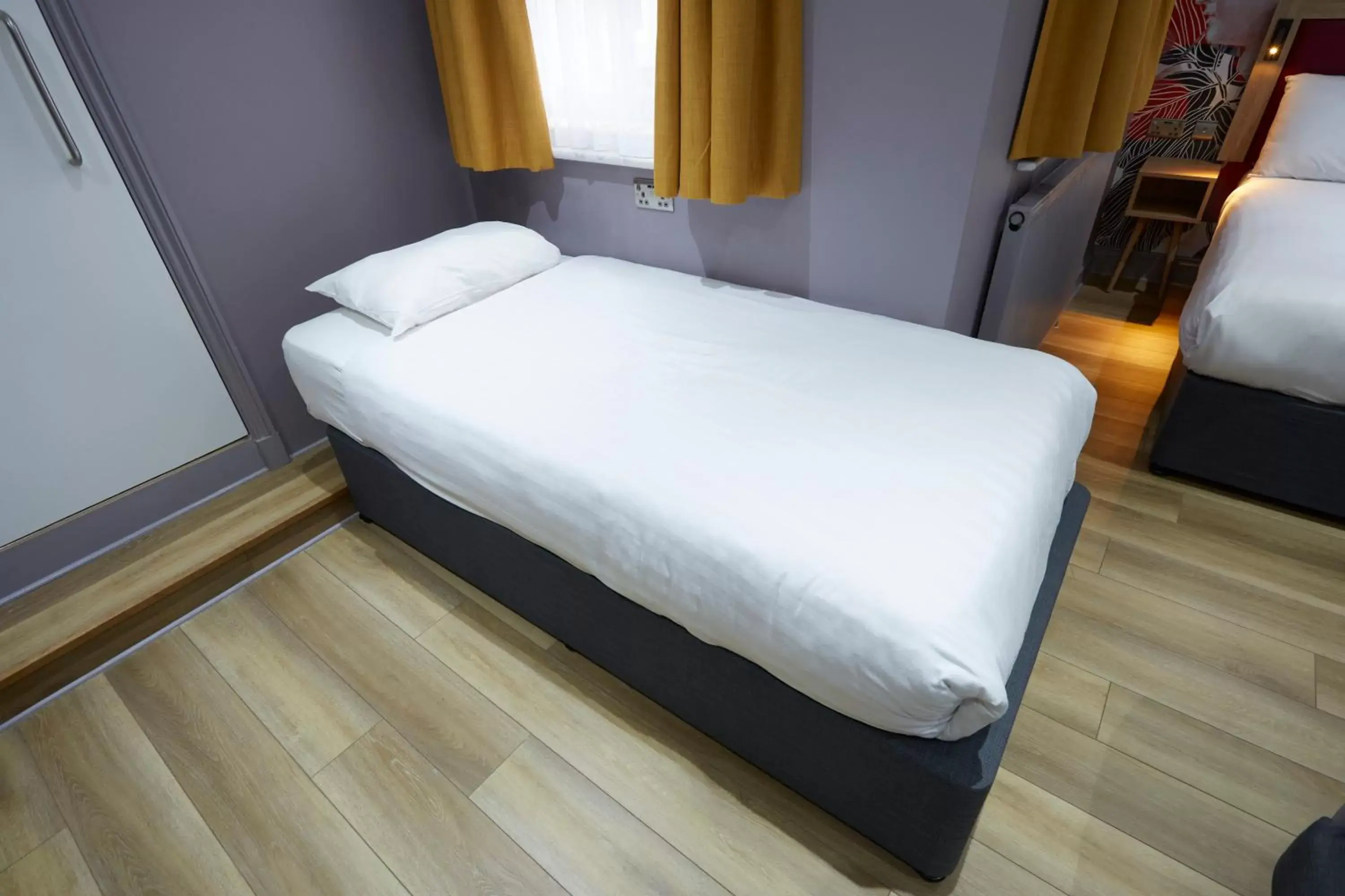 Bed in Comfort Inn Victoria