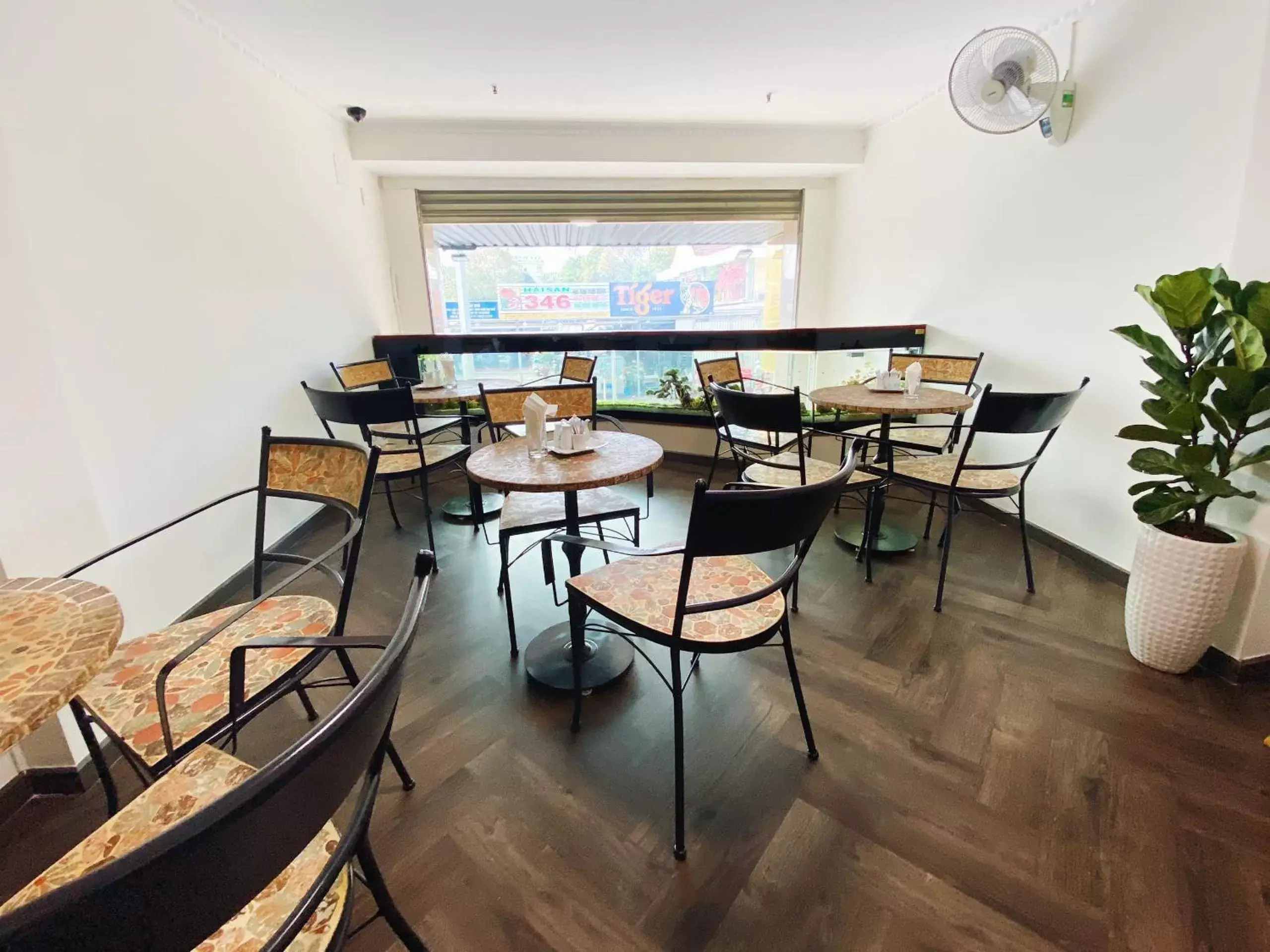 Restaurant/places to eat in Duc Vuong Saigon Hotel - Cao Thang Restaurant/places to eat in Duc Vuong Saigon Hotel - Cao Thang