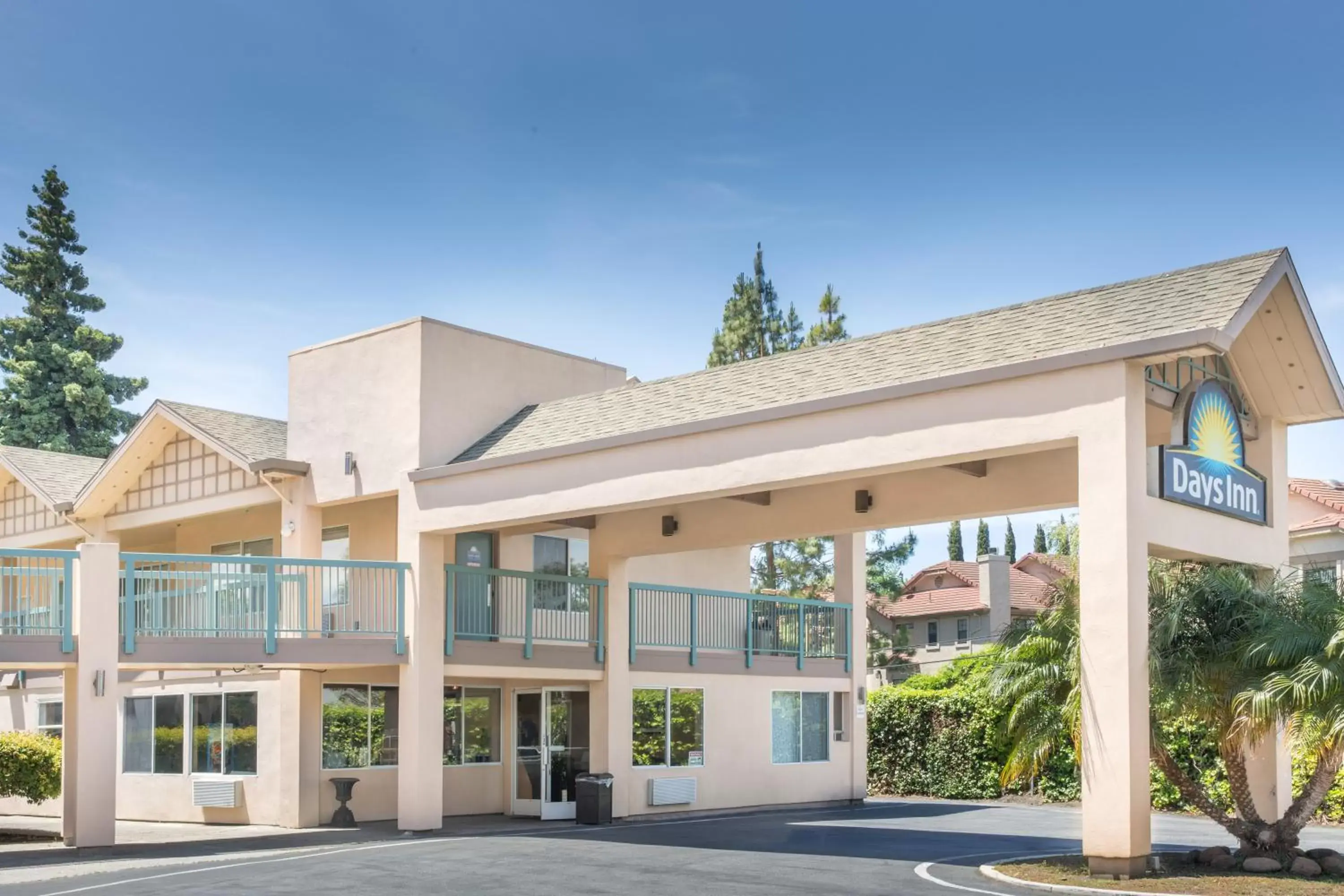 Property building, Facade/Entrance in Days Inn by Wyndham Redwood City