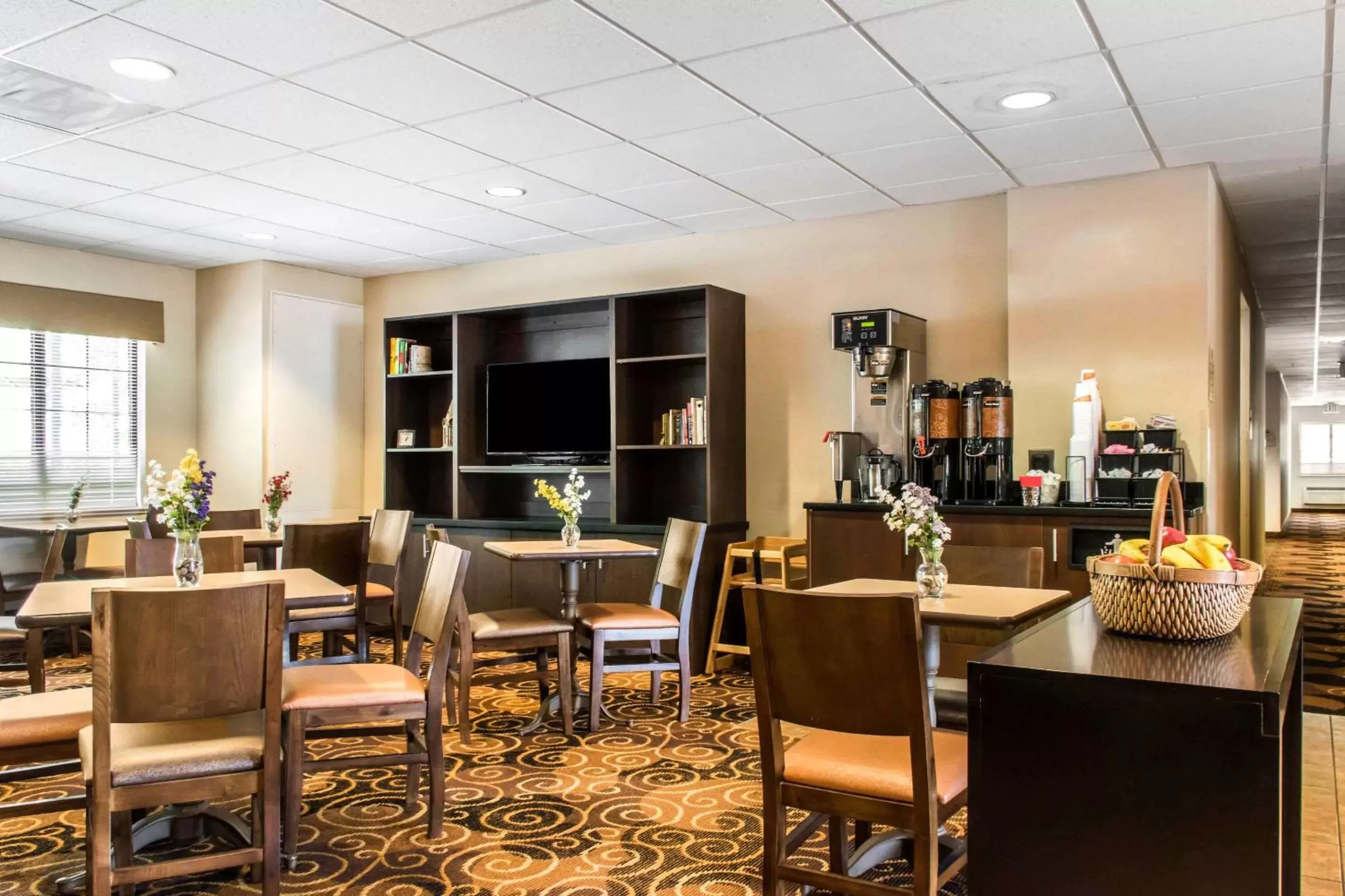 Restaurant/Places to Eat in MainStay Suites of Lancaster County