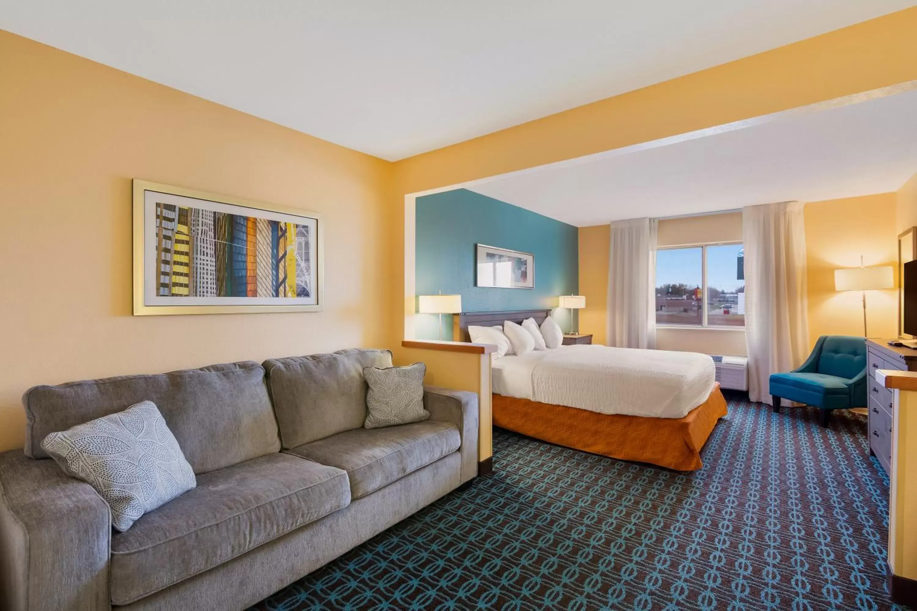 Bedroom in SureStay Plus Hotel by Best Western Minot