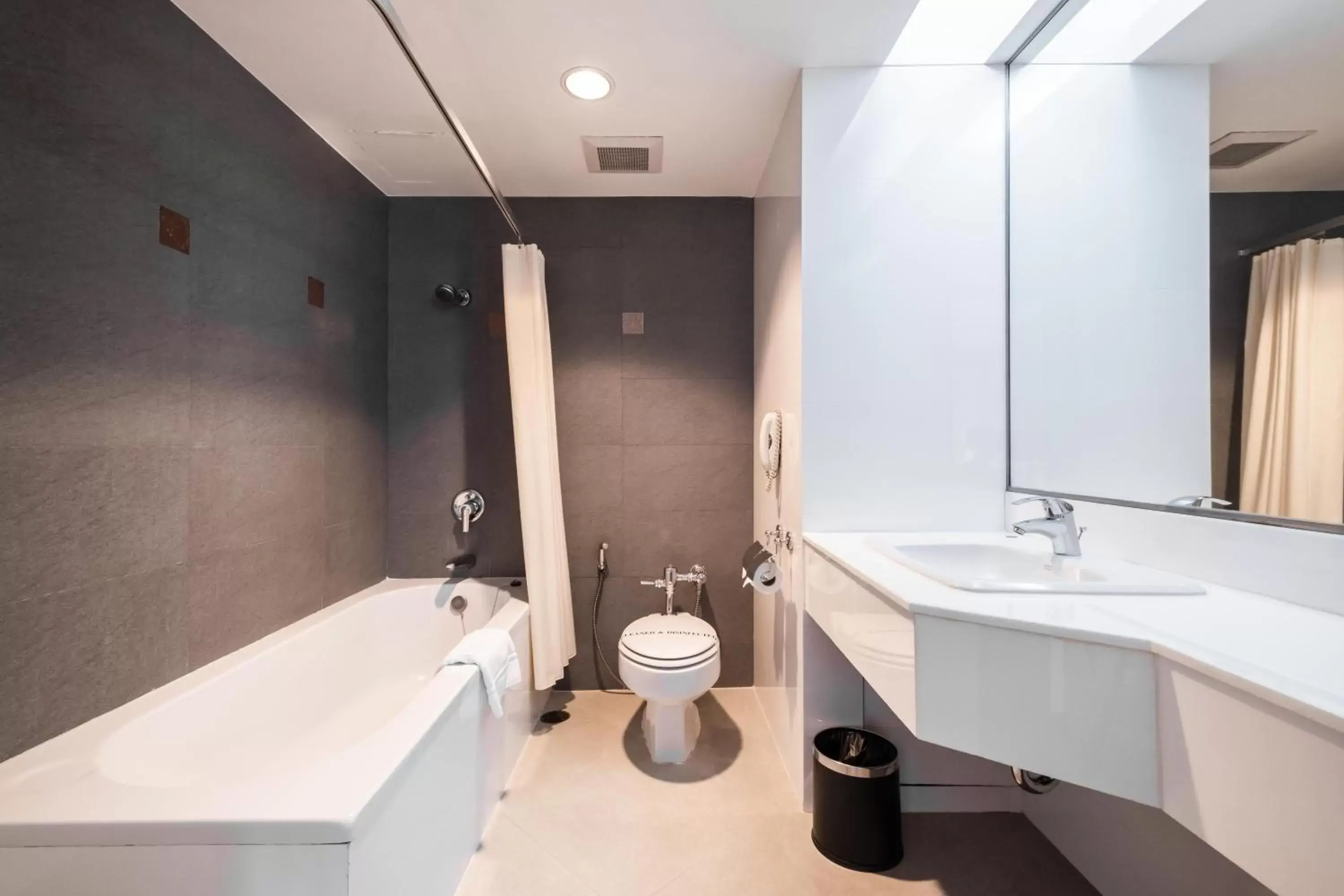 Hot Tub, Bathroom in Zenith Sukhumvit Hotel - SHA Extra Plus