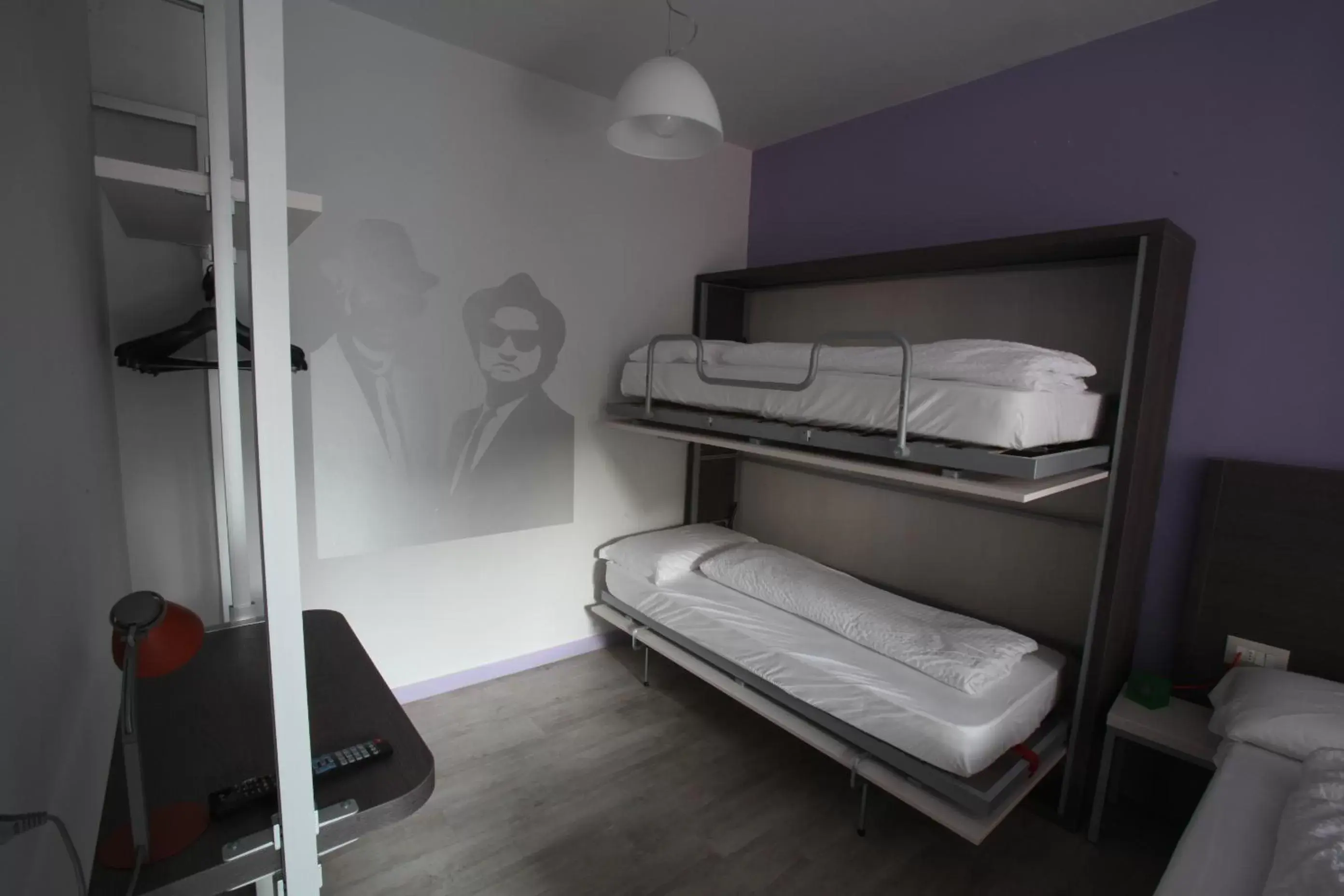 Bedroom, Bunk Bed in Hotel Nologo