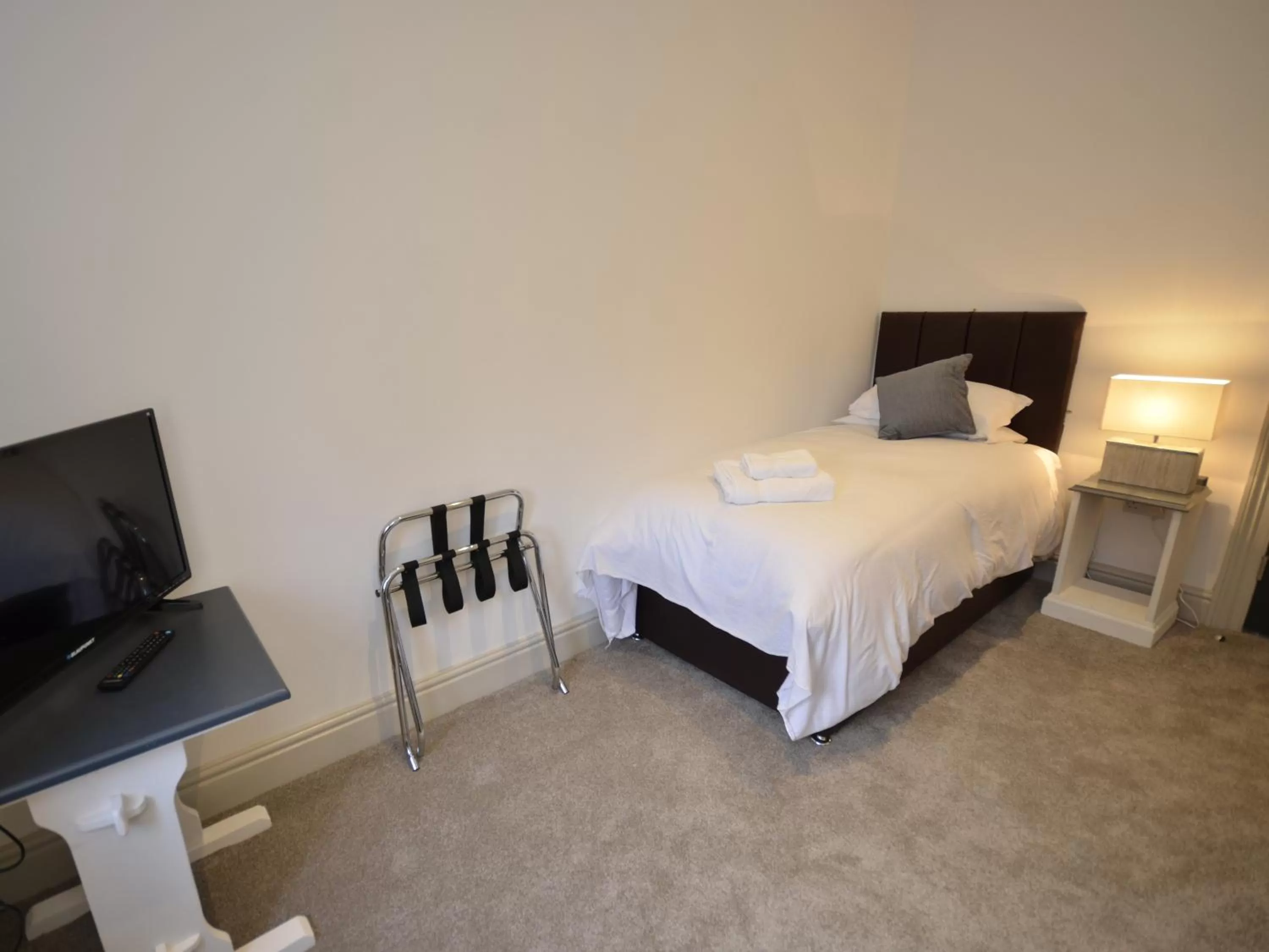 Twin Room with Private Bathroom in The Chapel House