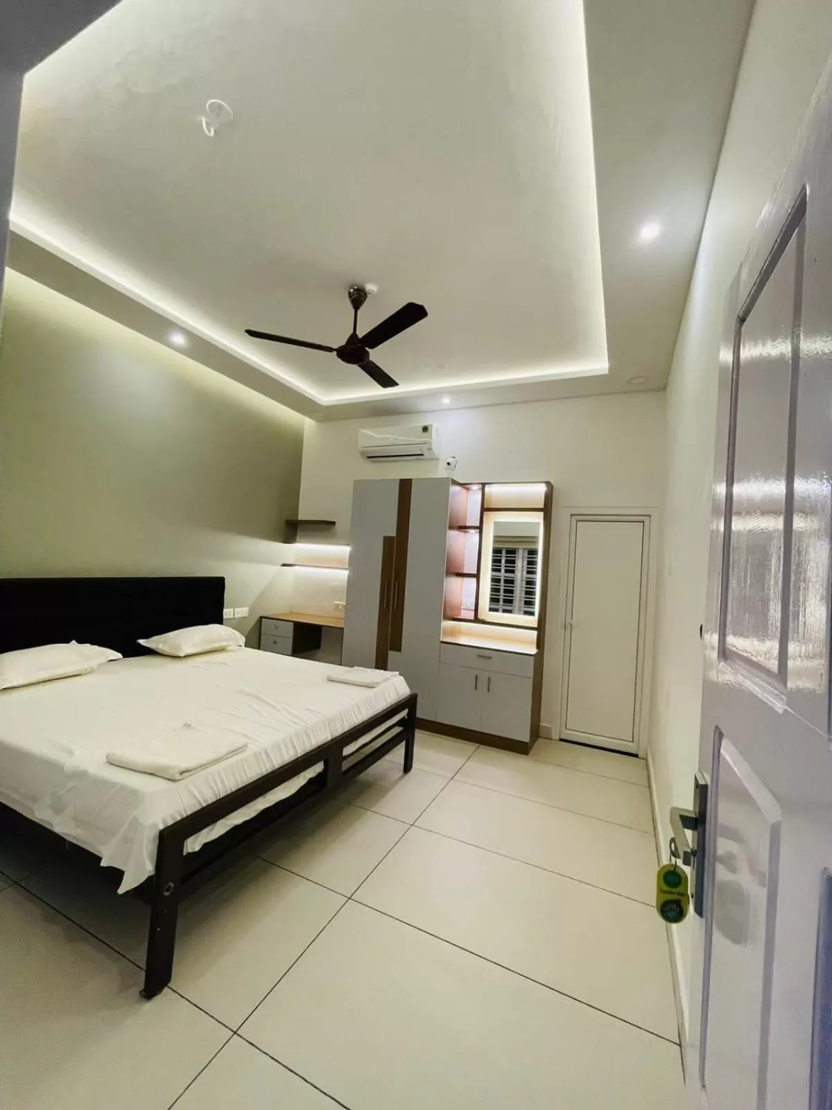 Bed in Garden Bay Resort